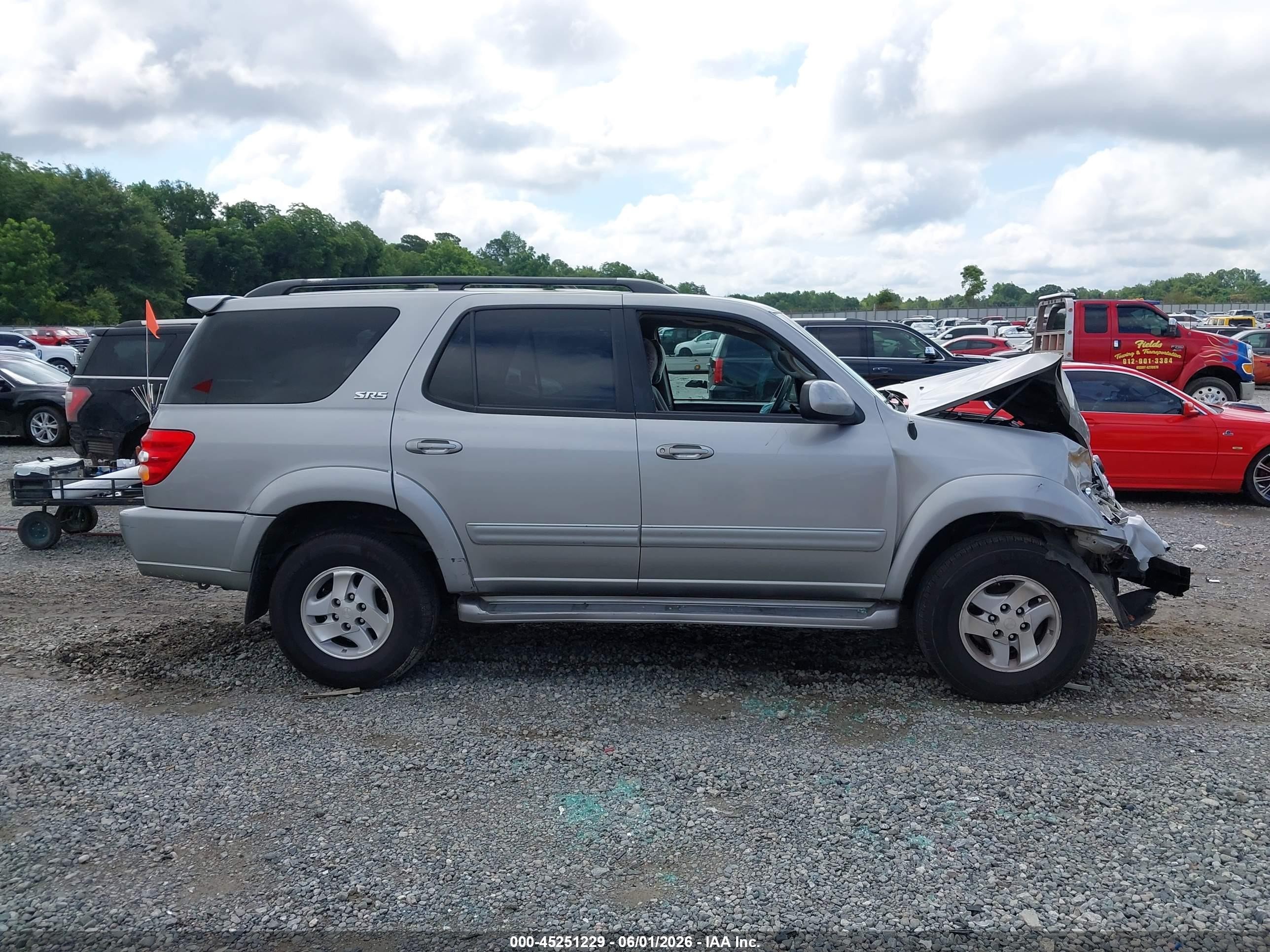 2004 Toyota Sequoia Sr5 V8 Silver vin: 5TDZT34AX4S207582