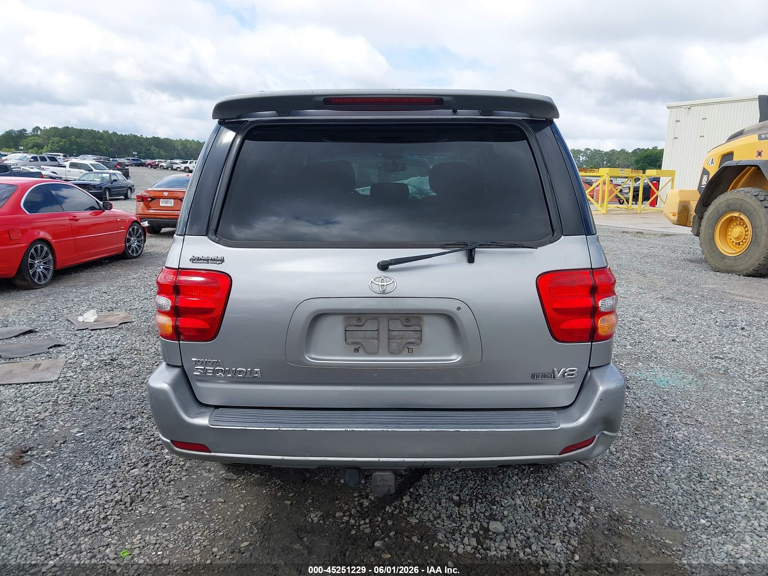 2004 Toyota Sequoia Sr5 V8 Silver vin: 5TDZT34AX4S207582