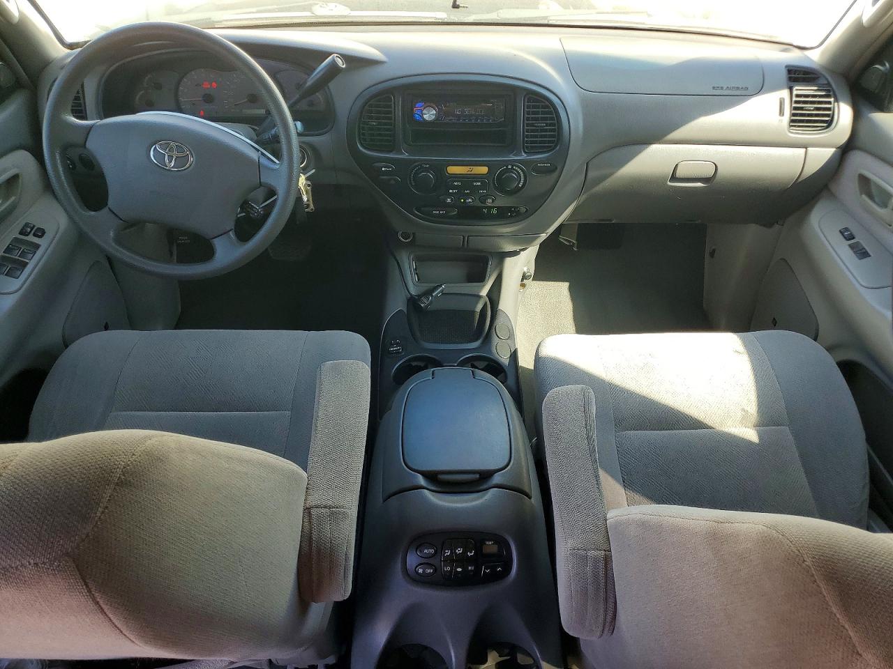 2004 Toyota Sequoia Sr5 Серебряный vin: 5TDZT34AX4S229226