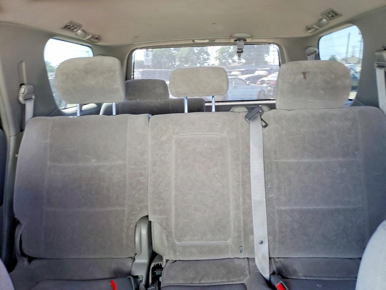 2004 Toyota Sequoia Sr5 Серебряный vin: 5TDZT34AX4S229226