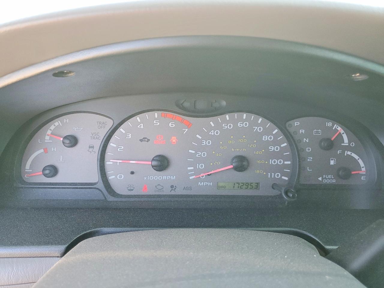 2004 Toyota Sequoia Sr5 Серебряный vin: 5TDZT34AX4S229226