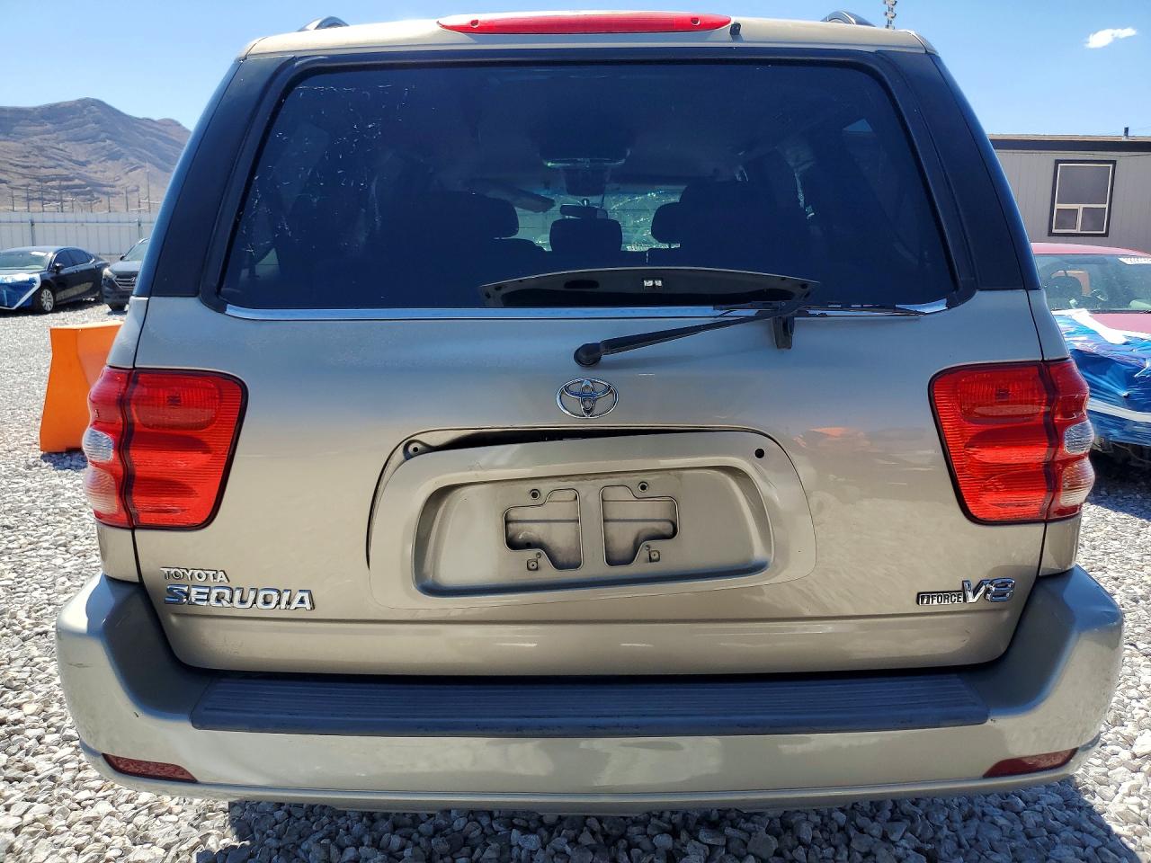 2004 Toyota Sequoia Sr5 Gold vin: 5TDZT34AX4S238234