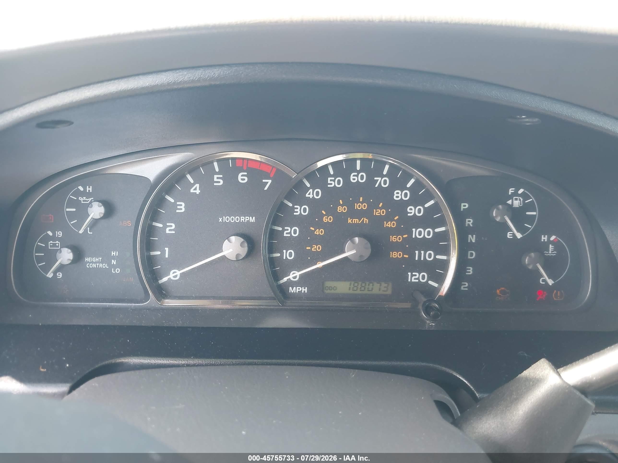 2005 Toyota Sequoia Sr5 V8 White vin: 5TDZT34AX5S242351