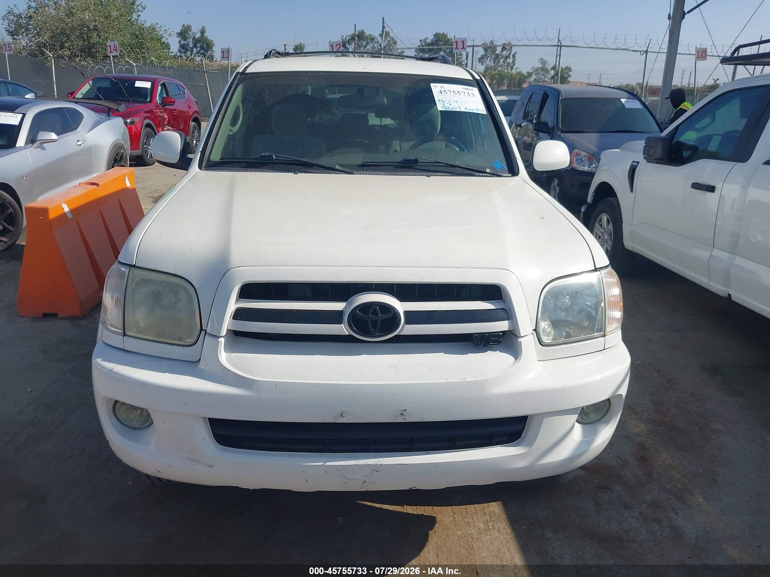 2005 Toyota Sequoia Sr5 V8 White vin: 5TDZT34AX5S242351
