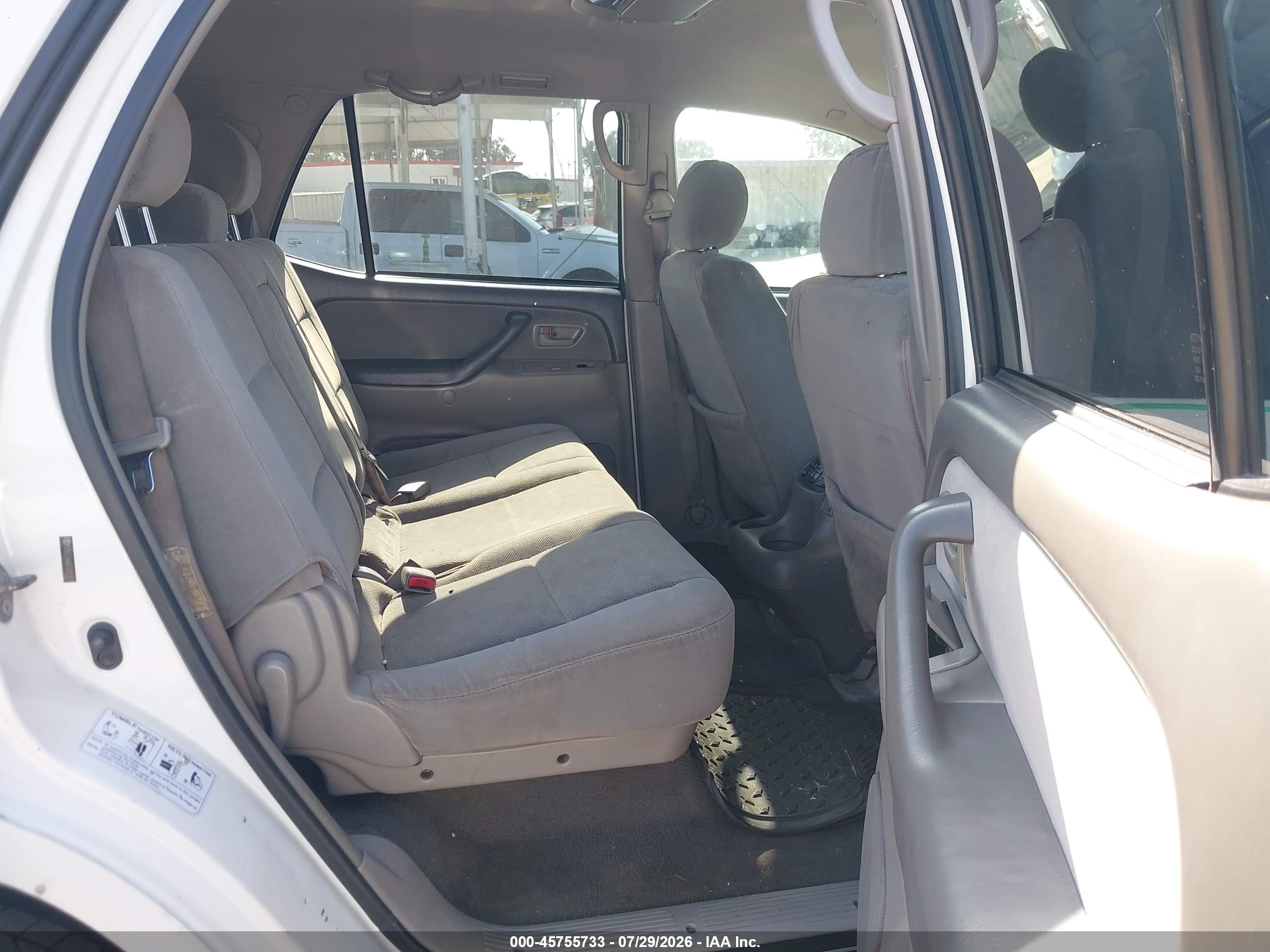 2005 Toyota Sequoia Sr5 V8 White vin: 5TDZT34AX5S242351