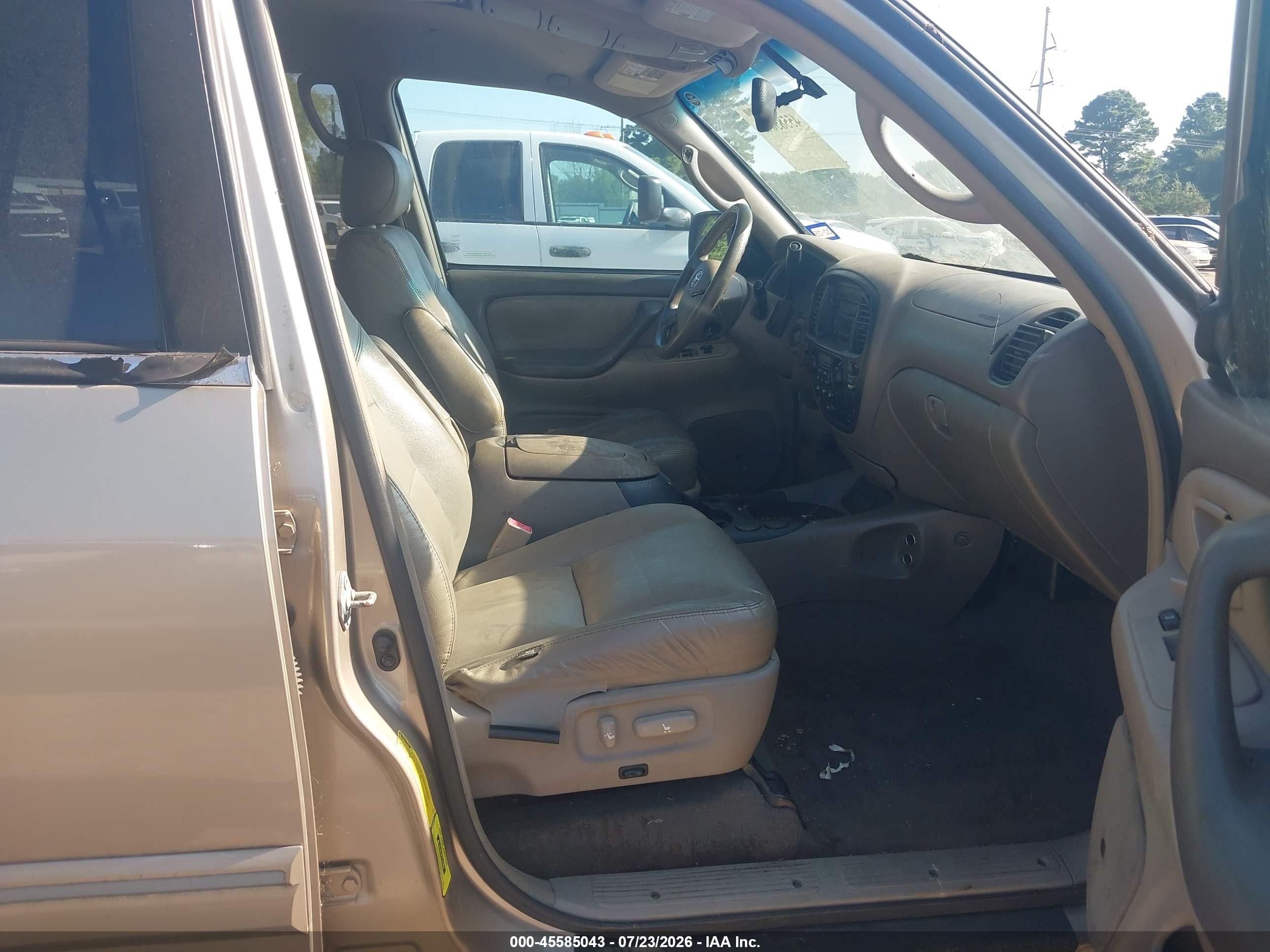 2005 Toyota Sequoia Sr5 V8 Champagne vin: 5TDZT34AX5S244682