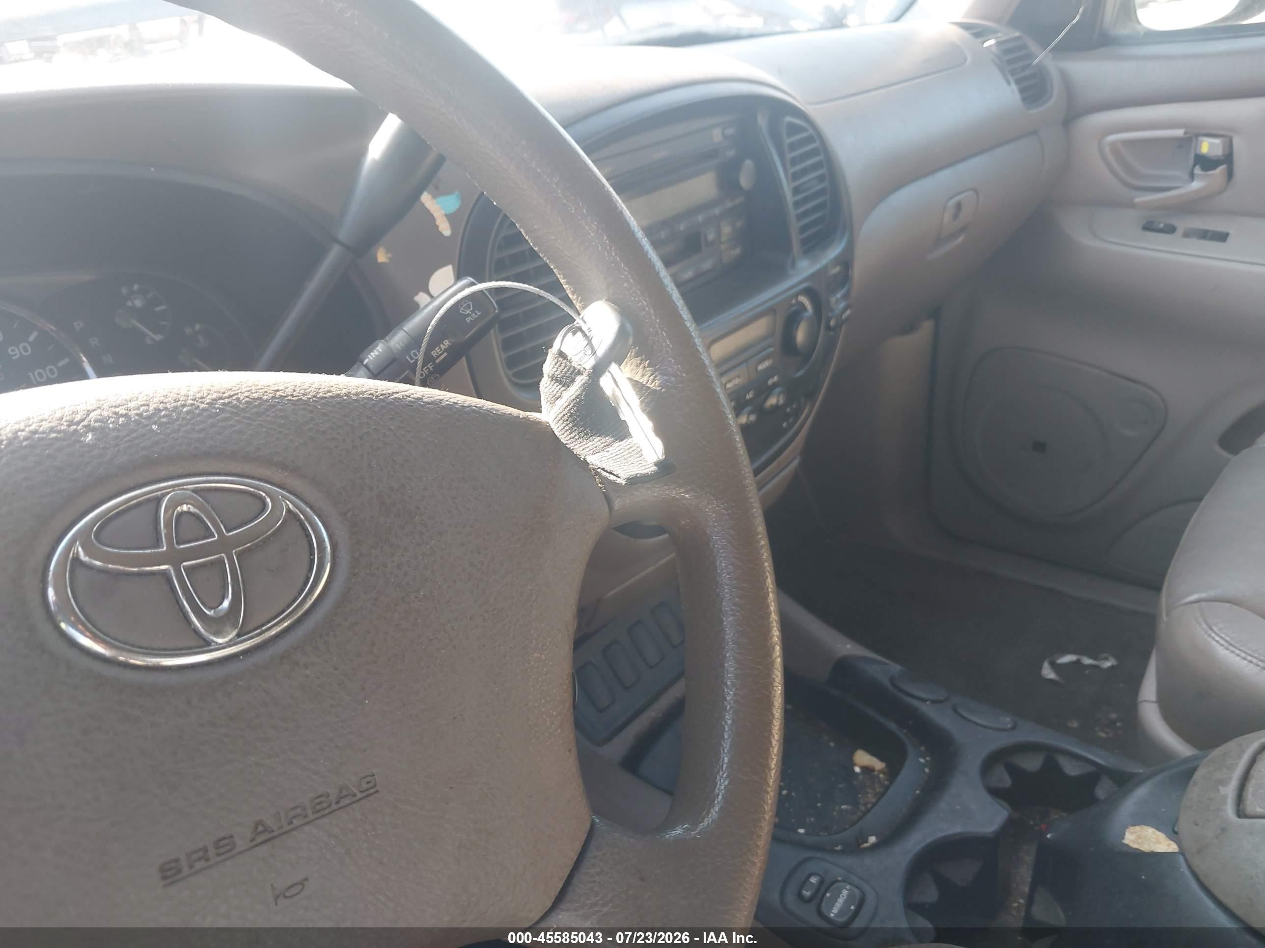 2005 Toyota Sequoia Sr5 V8 Champagne vin: 5TDZT34AX5S244682