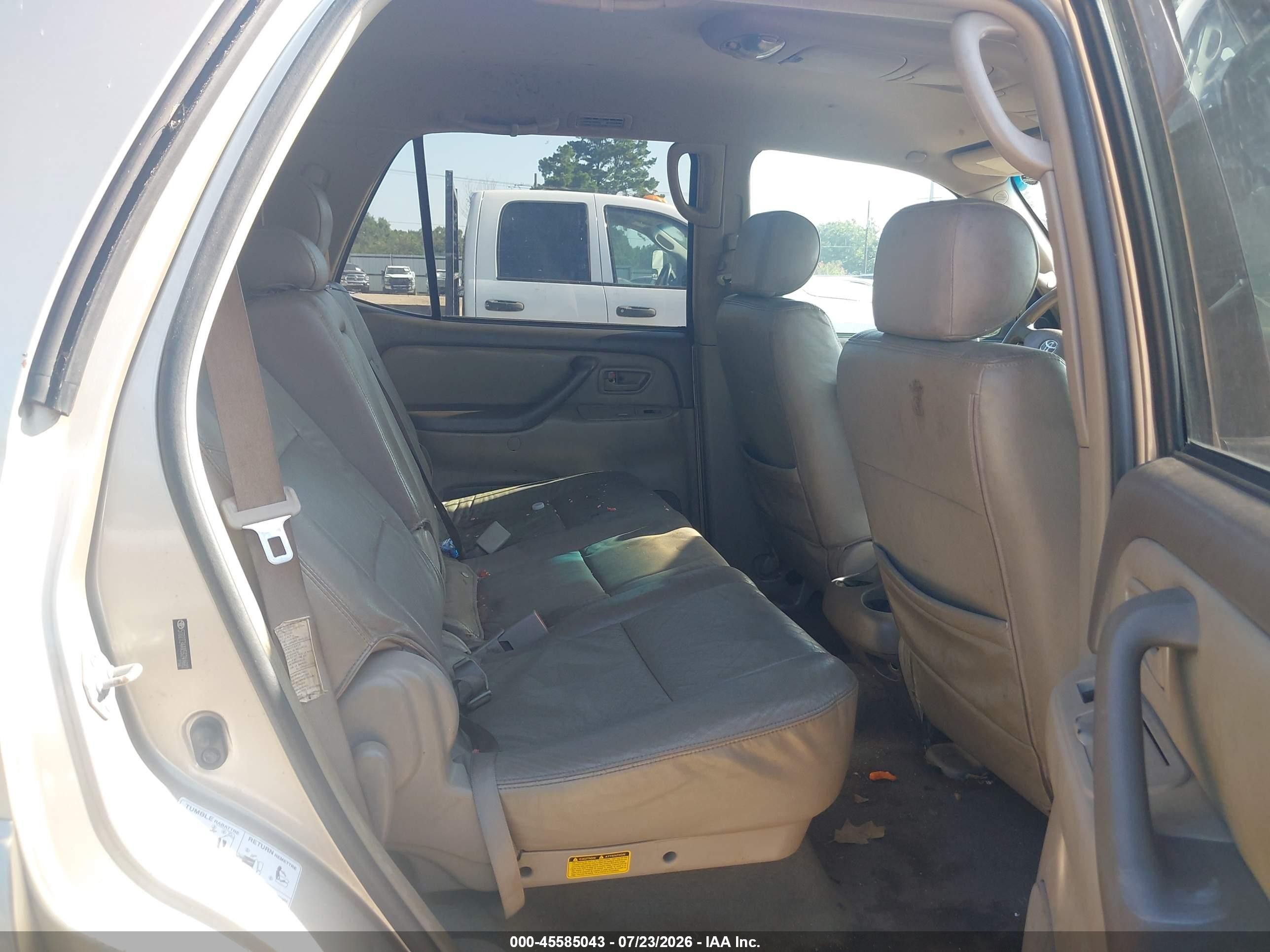 2005 Toyota Sequoia Sr5 V8 Champagne vin: 5TDZT34AX5S244682