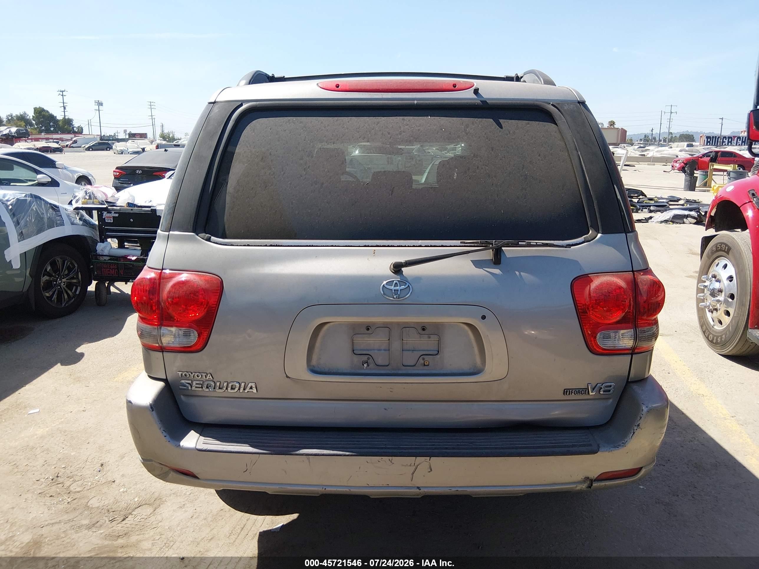 2005 Toyota Sequoia Sr5 V8 Silver vin: 5TDZT34AX5S249865