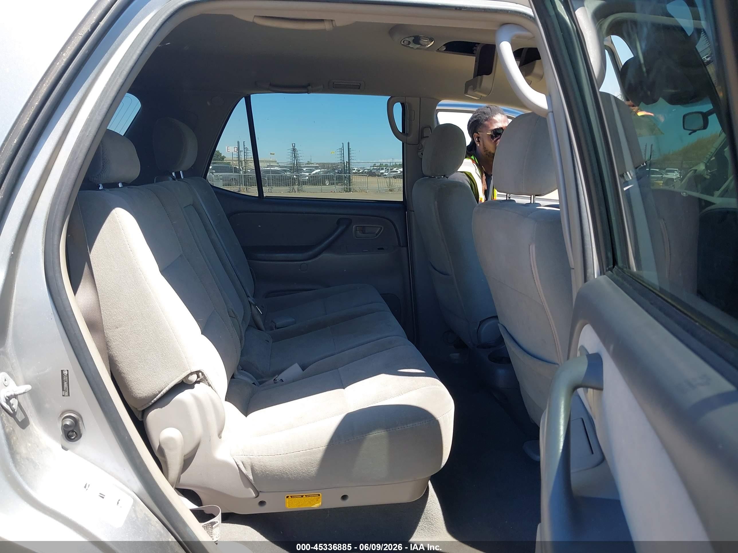 2006 Toyota Sequoia Sr5 V8 Silver vin: 5TDZT34AX6S272886
