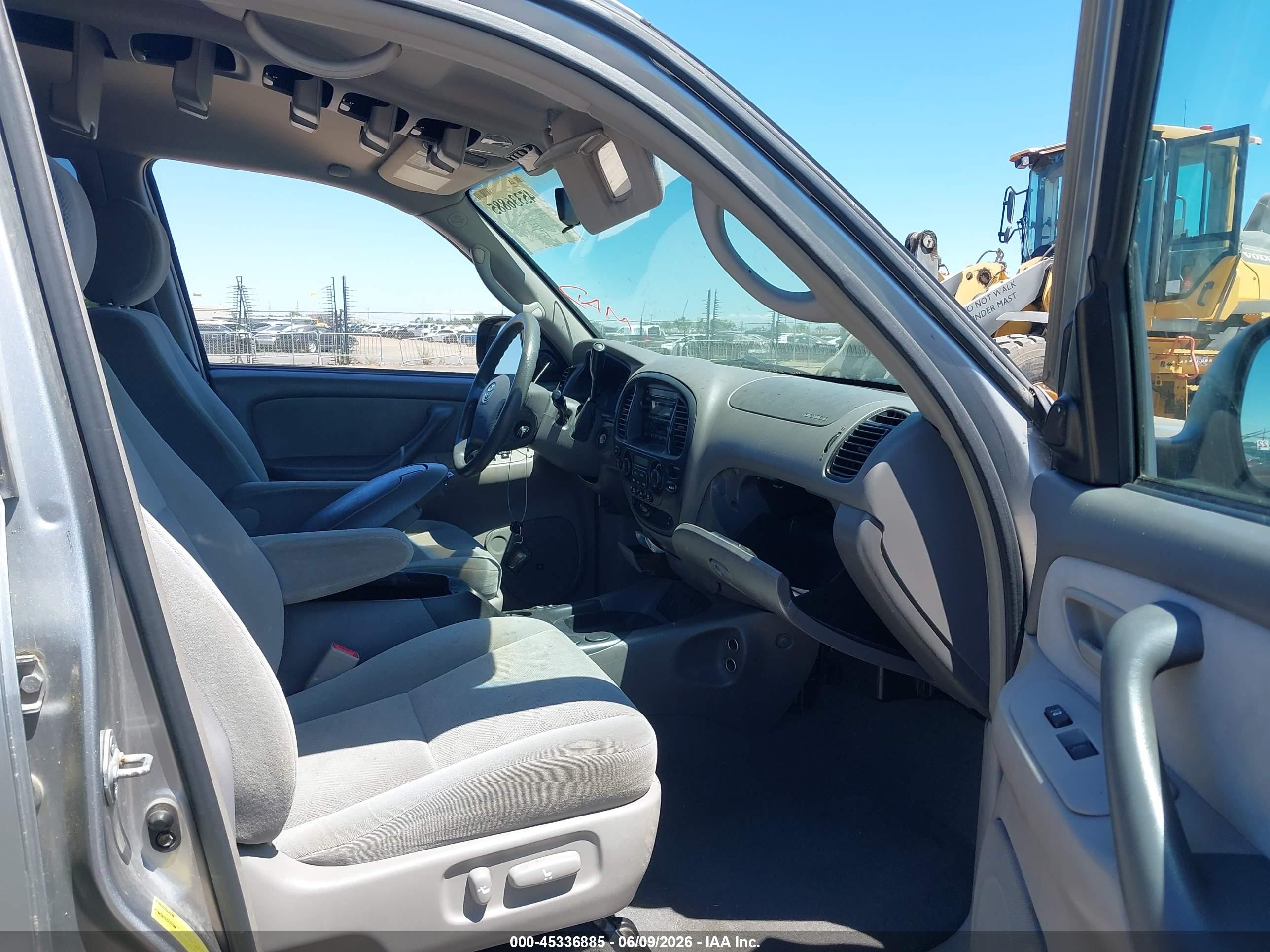2006 Toyota Sequoia Sr5 V8 Silver vin: 5TDZT34AX6S272886