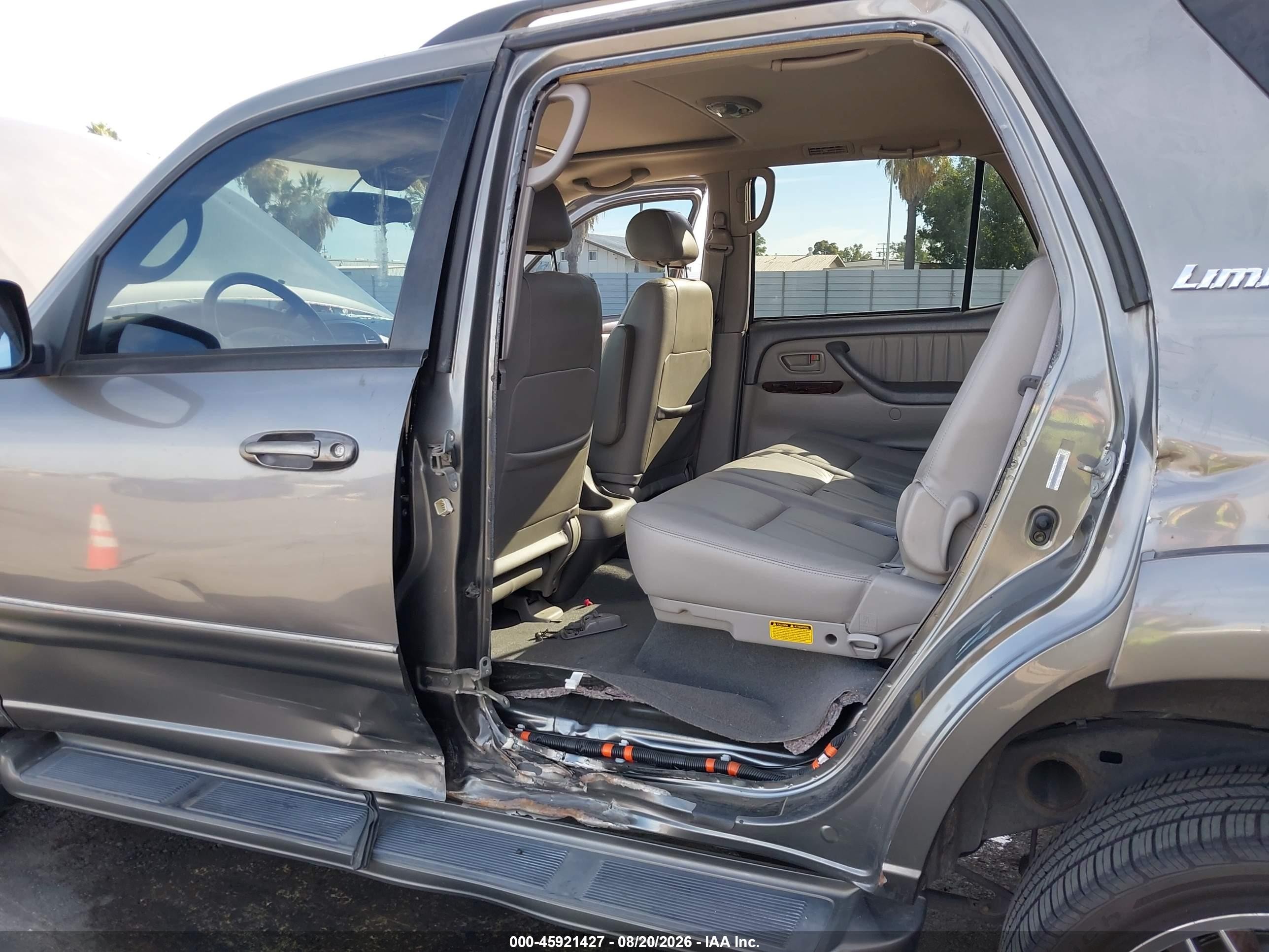 2004 Toyota Sequoia Limited V8 Серый vin: 5TDZT38A04S207424