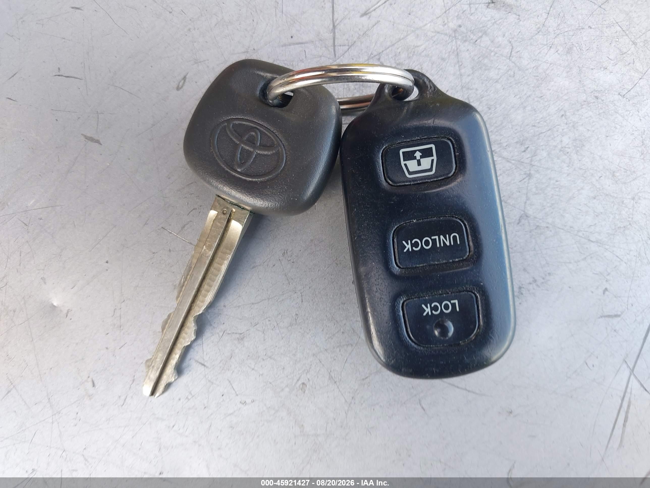 2004 Toyota Sequoia Limited V8 Серый vin: 5TDZT38A04S207424