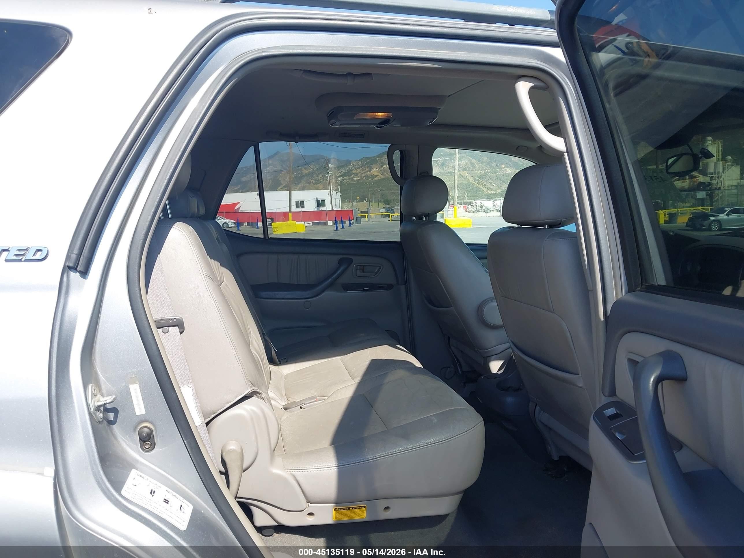 2004 Toyota Sequoia Limited V8 Серебряный vin: 5TDZT38A14S226533