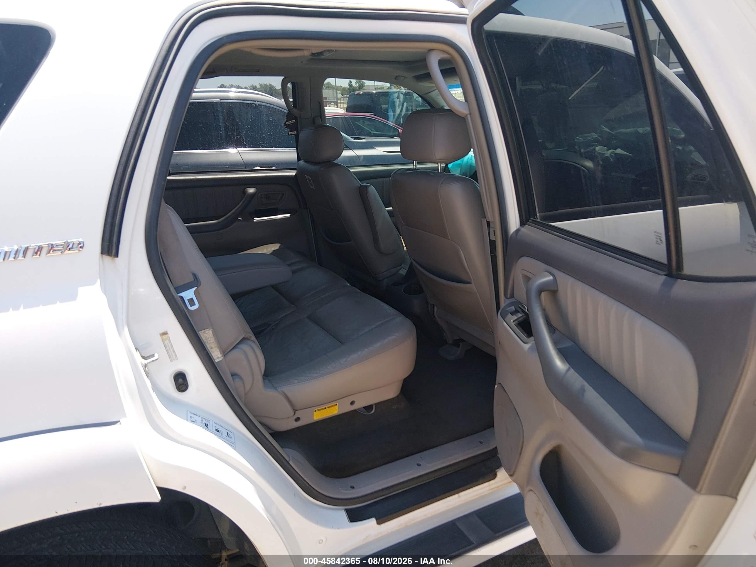 2004 Toyota Sequoia Limited V8 Белый vin: 5TDZT38A14S231635