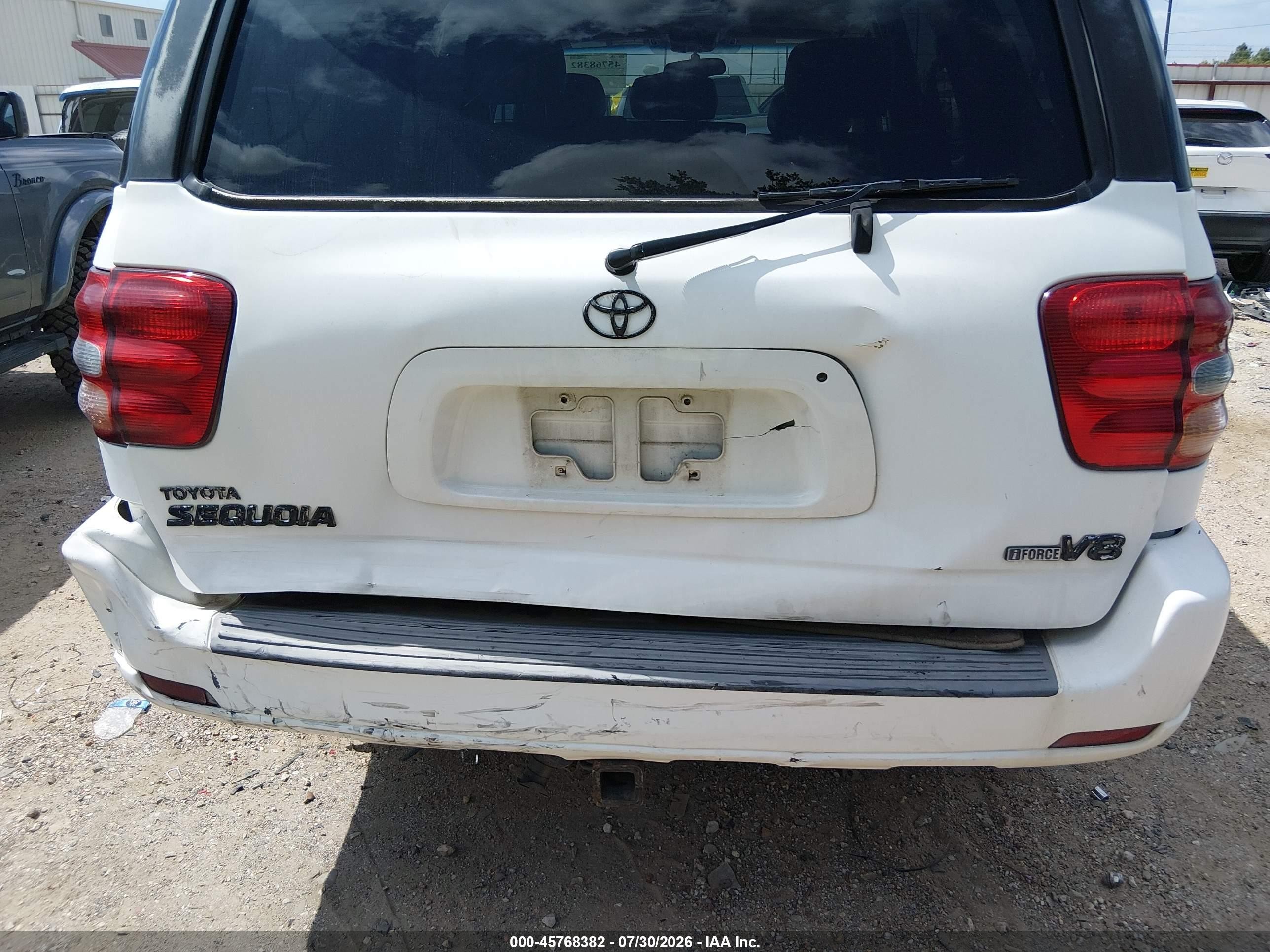 2004 Toyota Sequoia Limited V8 White vin: 5TDZT38A24S215430