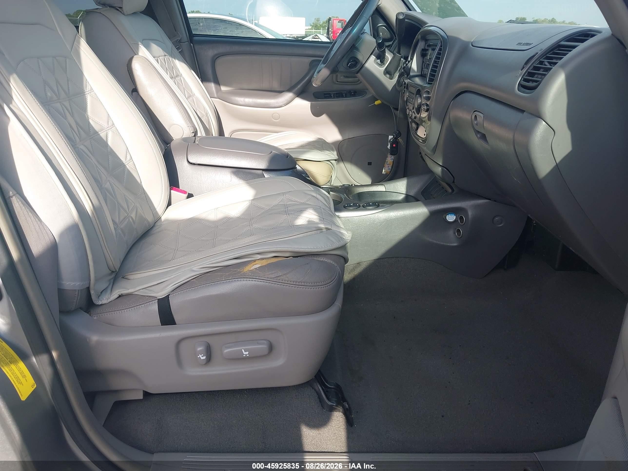 2005 Toyota Sequoia Limited V8 Silver vin: 5TDZT38A25S249367