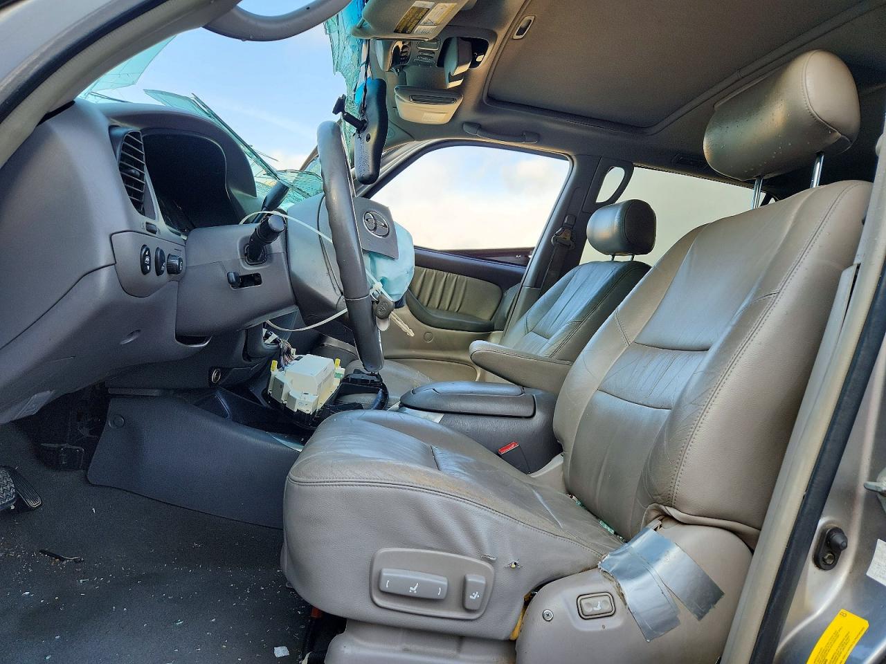 2004 Toyota Sequoia Limited Серебряный vin: 5TDZT38A34S218210