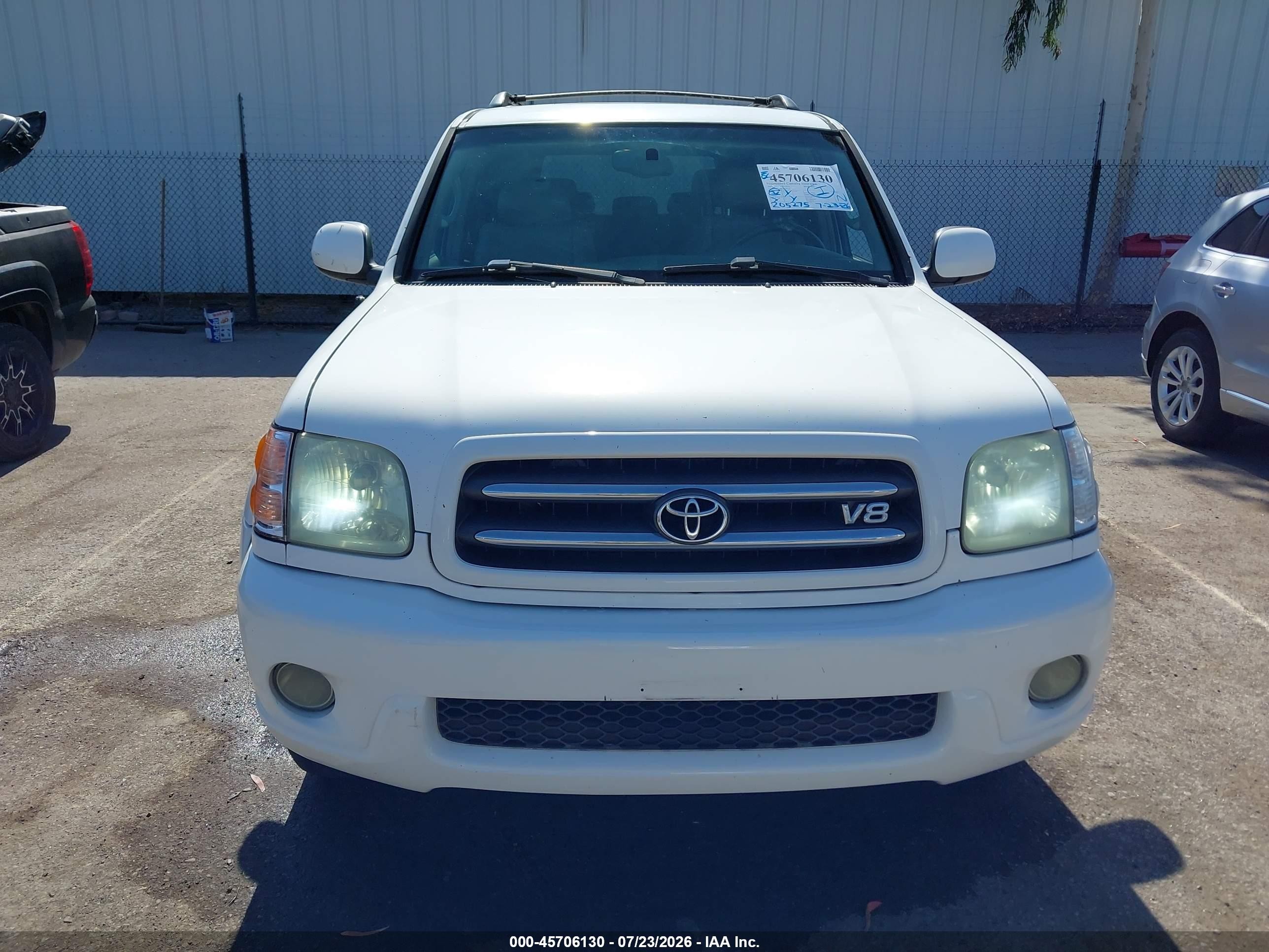 2004 Toyota Sequoia Limited V8 White vin: 5TDZT38A44S220144