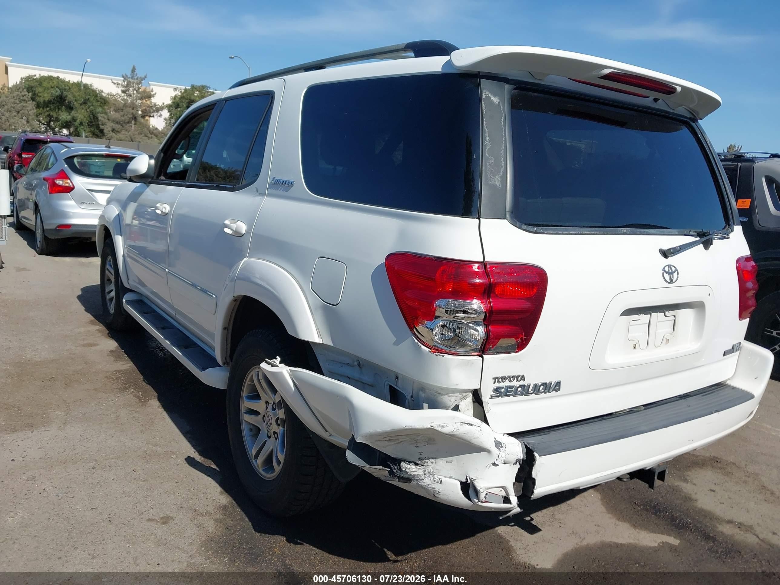 2004 Toyota Sequoia Limited V8 White vin: 5TDZT38A44S220144