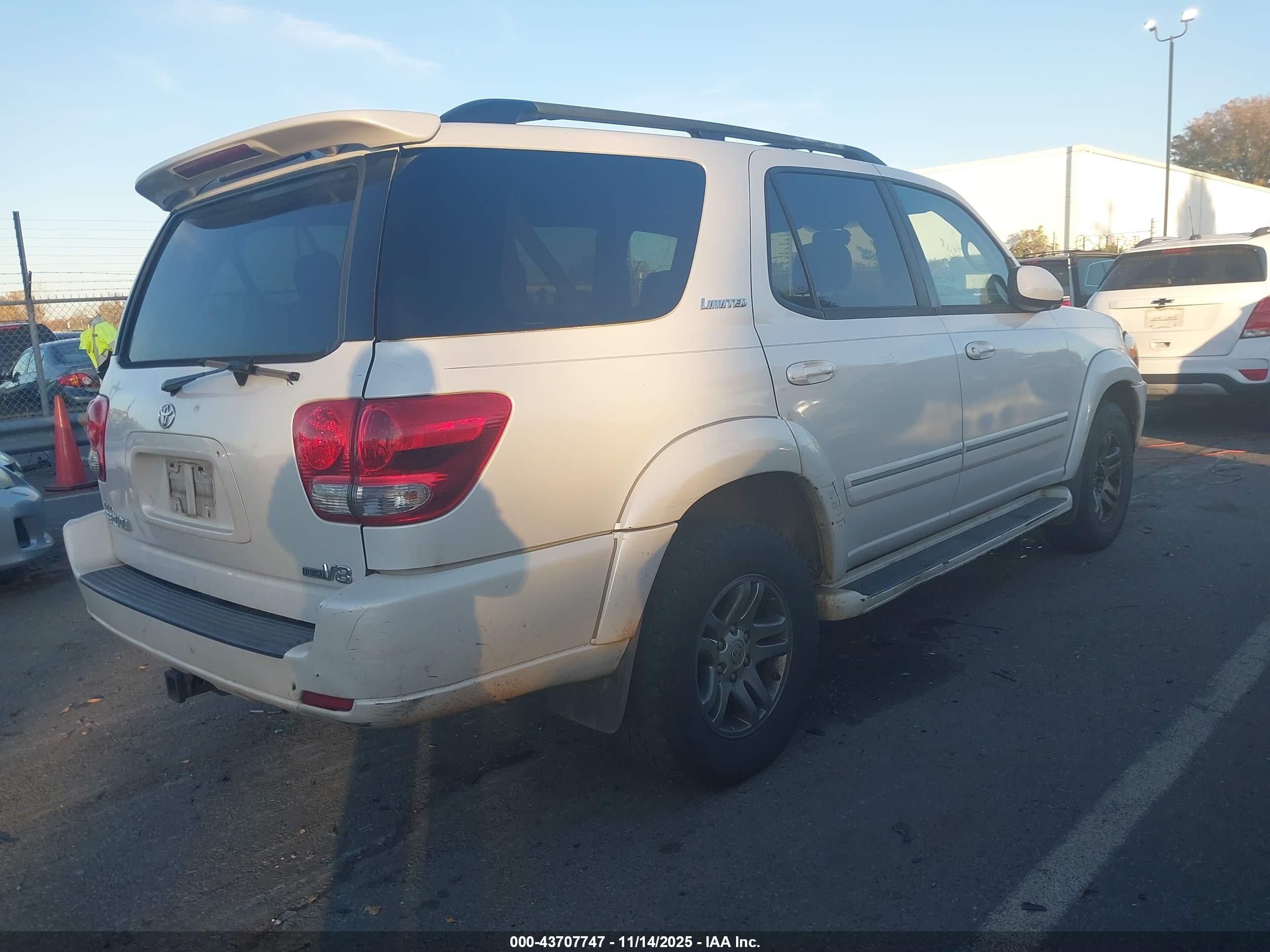 2005 Toyota Sequoia Limited V8 White vin: 5TDZT38A55S262579