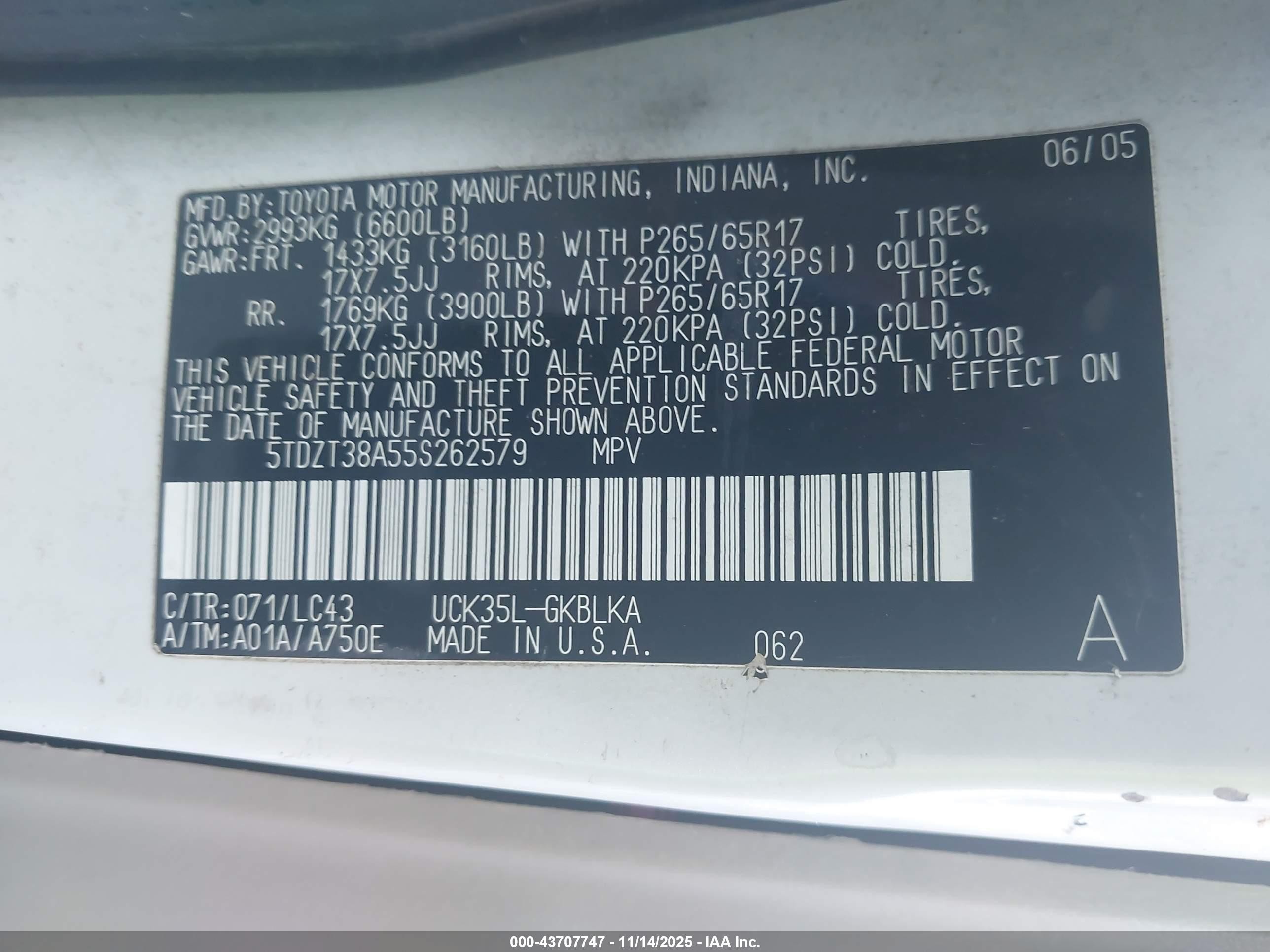 2005 Toyota Sequoia Limited V8 White vin: 5TDZT38A55S262579