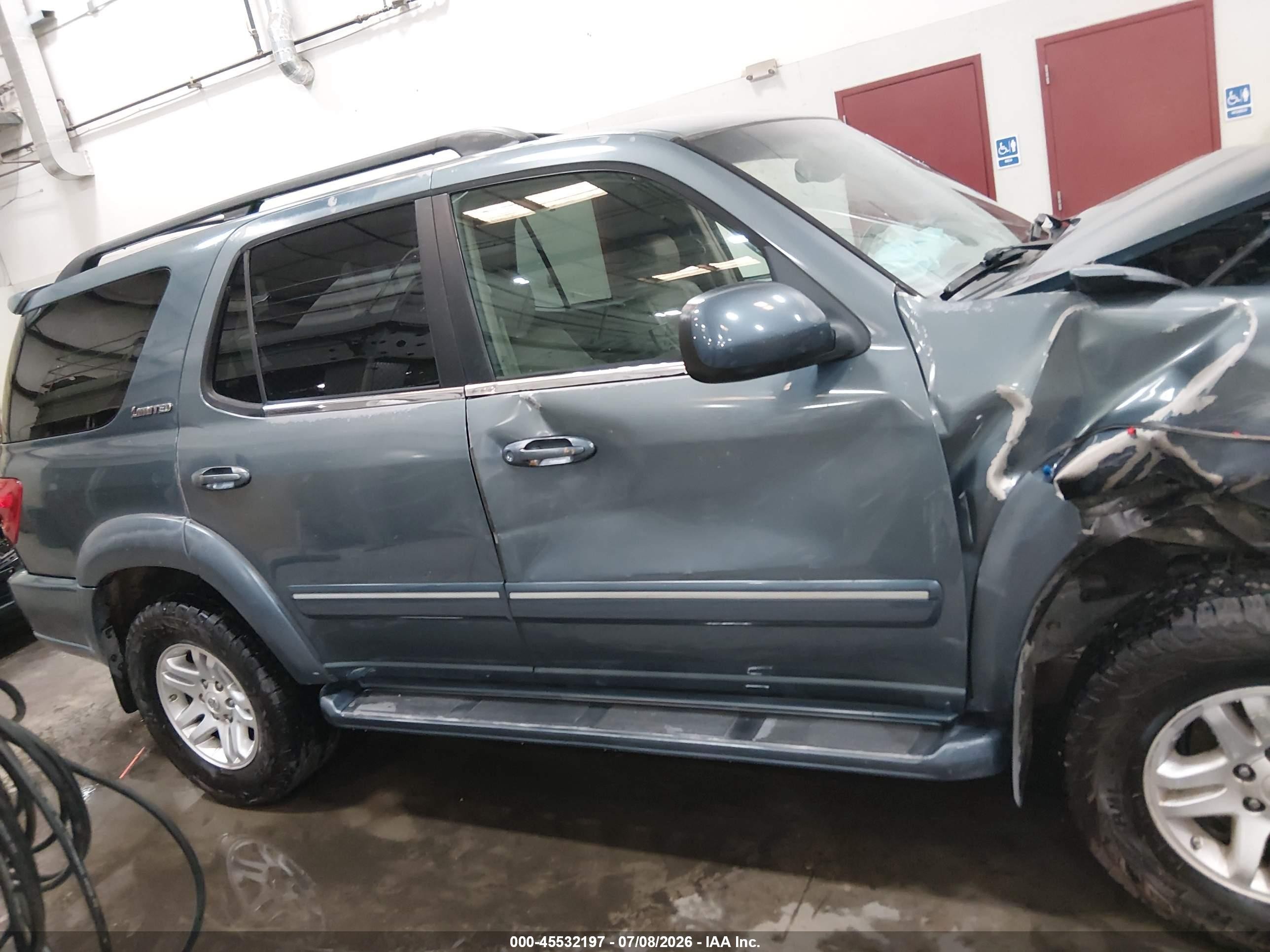 2006 Toyota Sequoia Limited V8 Blue vin: 5TDZT38A66S281661