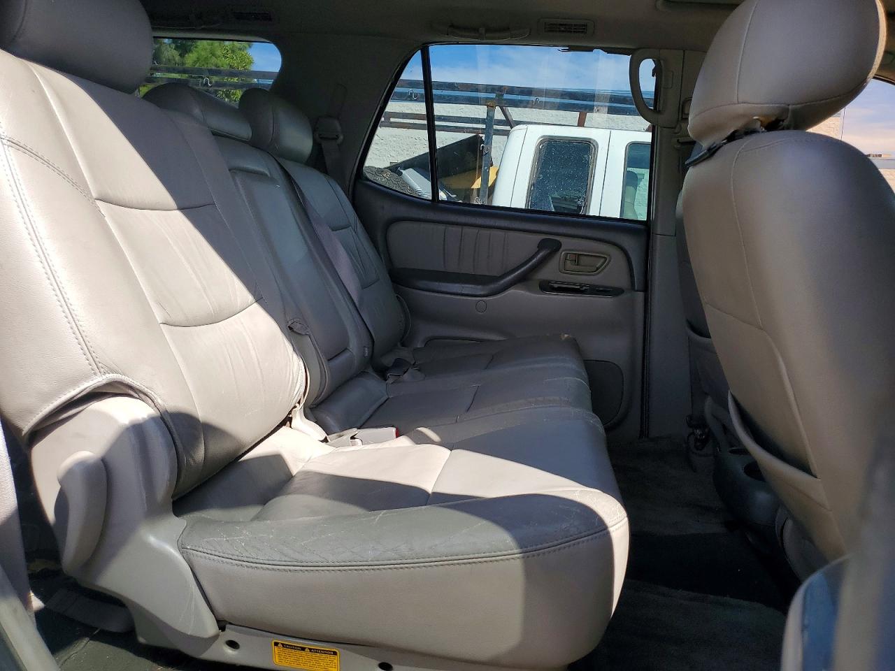 2002 Toyota Sequoia Limited Silver vin: 5TDZT38A82S073355