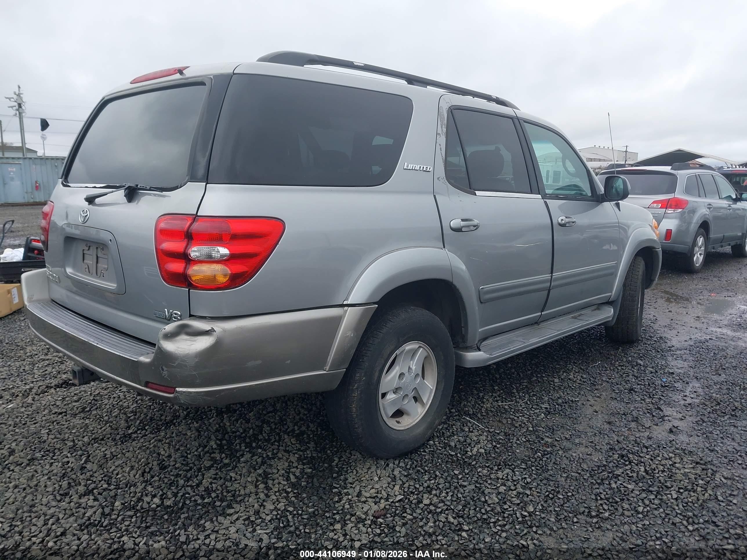 2002 Toyota Sequoia Limited V8 Silver vin: 5TDZT38A82S088261