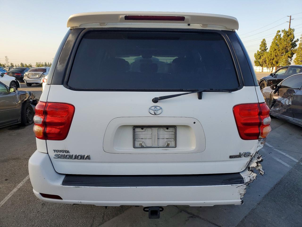 2002 Toyota Sequoia Limited White vin: 5TDZT38A92S086857