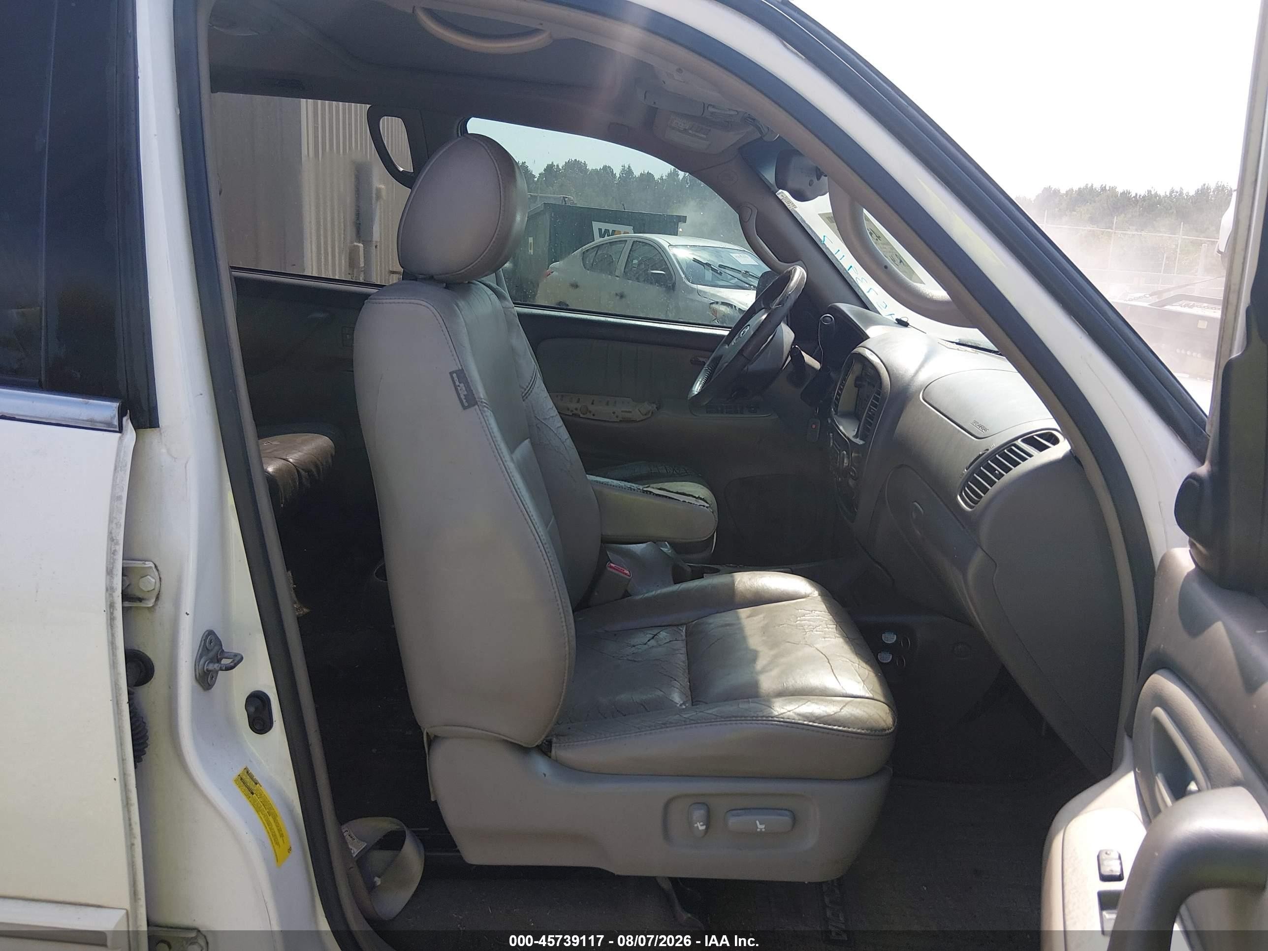 2005 Toyota Sequoia Limited V8 White vin: 5TDZT38A95S250015