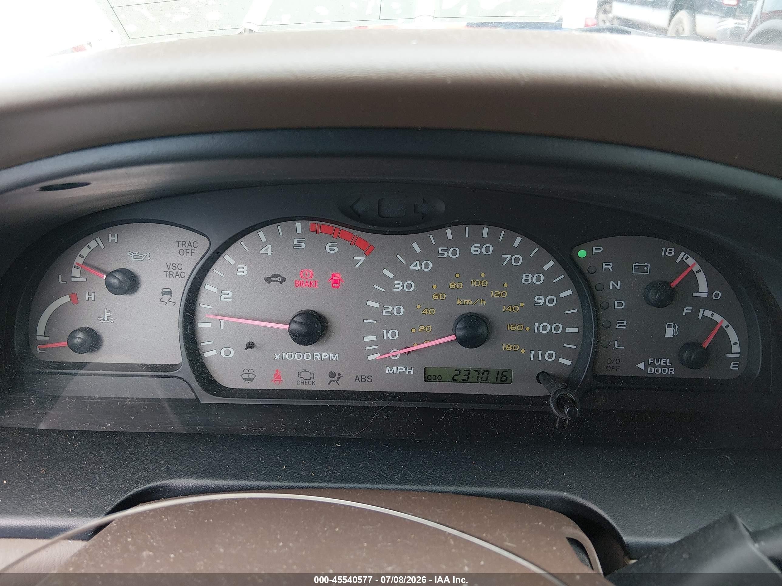 2002 Toyota Sequoia Limited V8 White vin: 5TDZT38AX2S087337