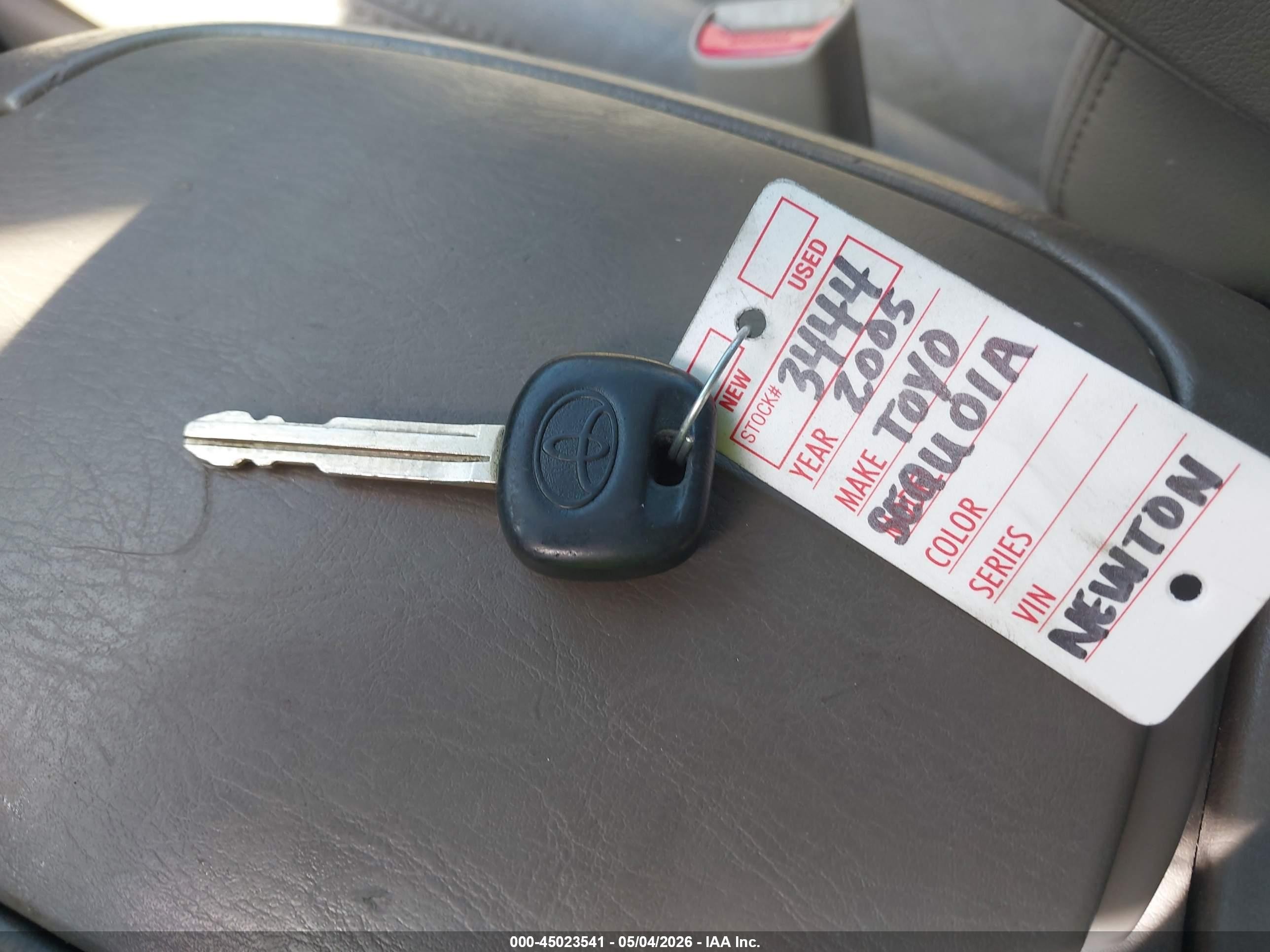 2005 Toyota Sequoia Limited V8 Серый vin: 5TDZT38AX5S259063