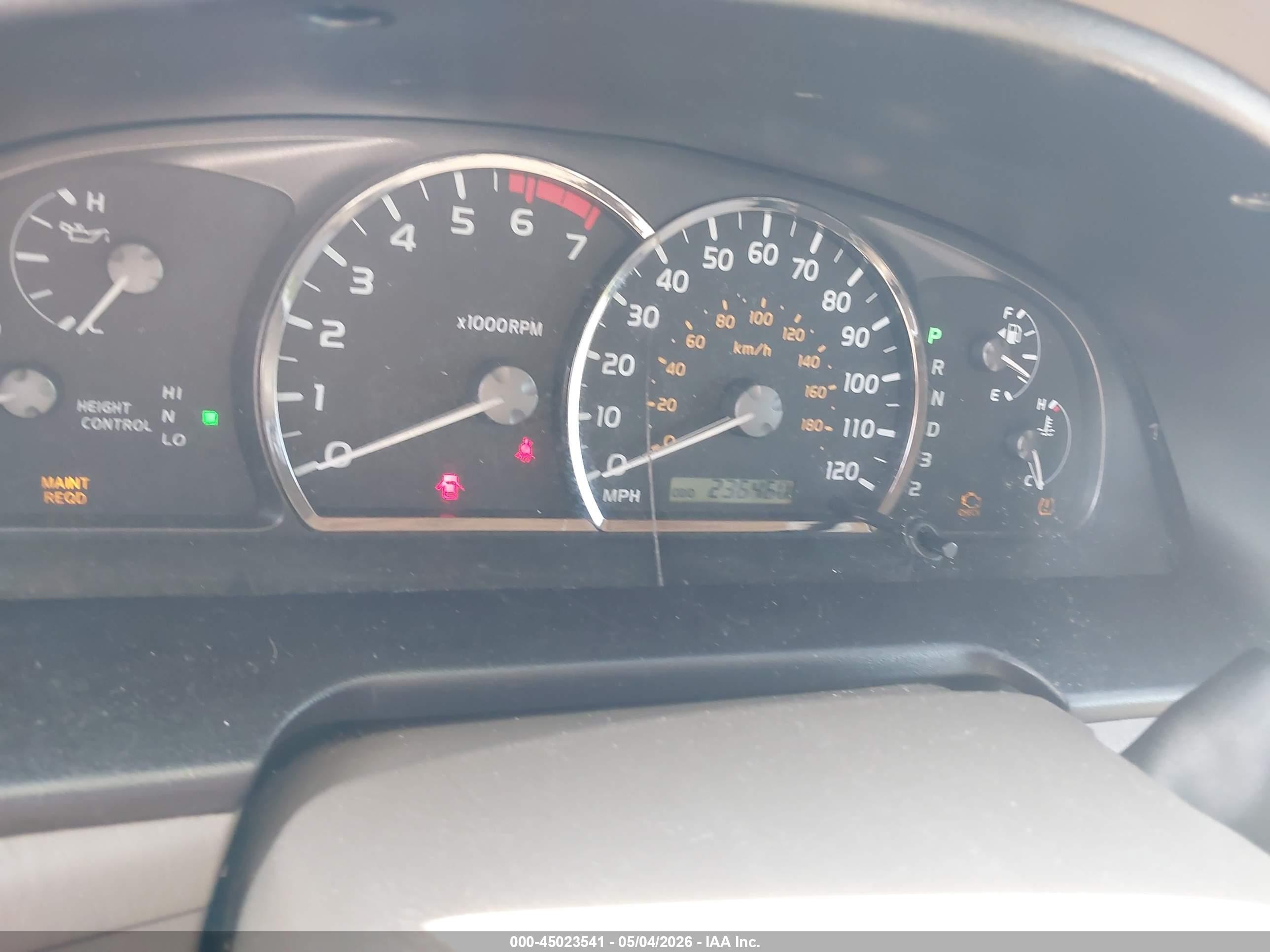 2005 Toyota Sequoia Limited V8 Серый vin: 5TDZT38AX5S259063