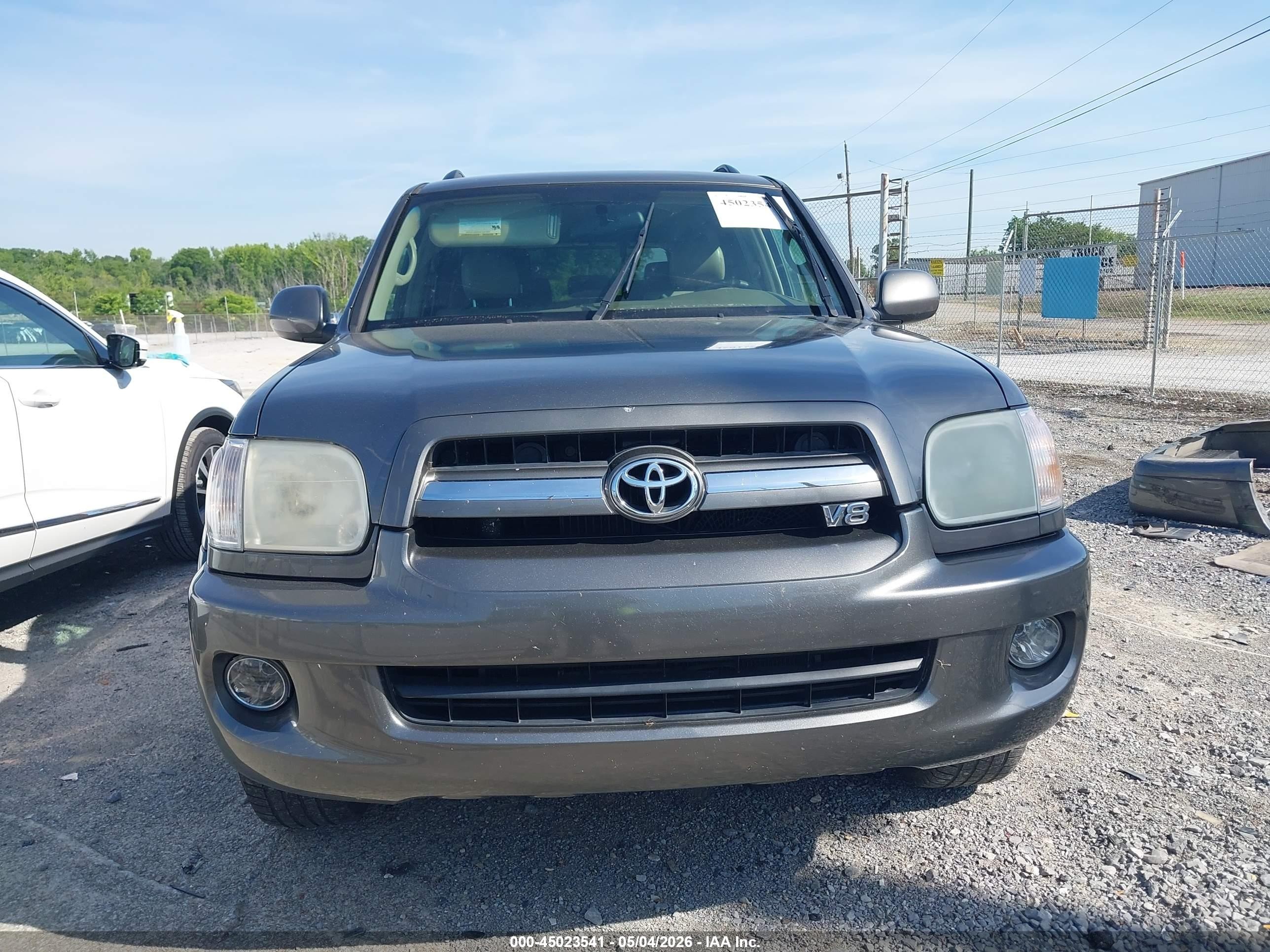 2005 Toyota Sequoia Limited V8 Серый vin: 5TDZT38AX5S259063