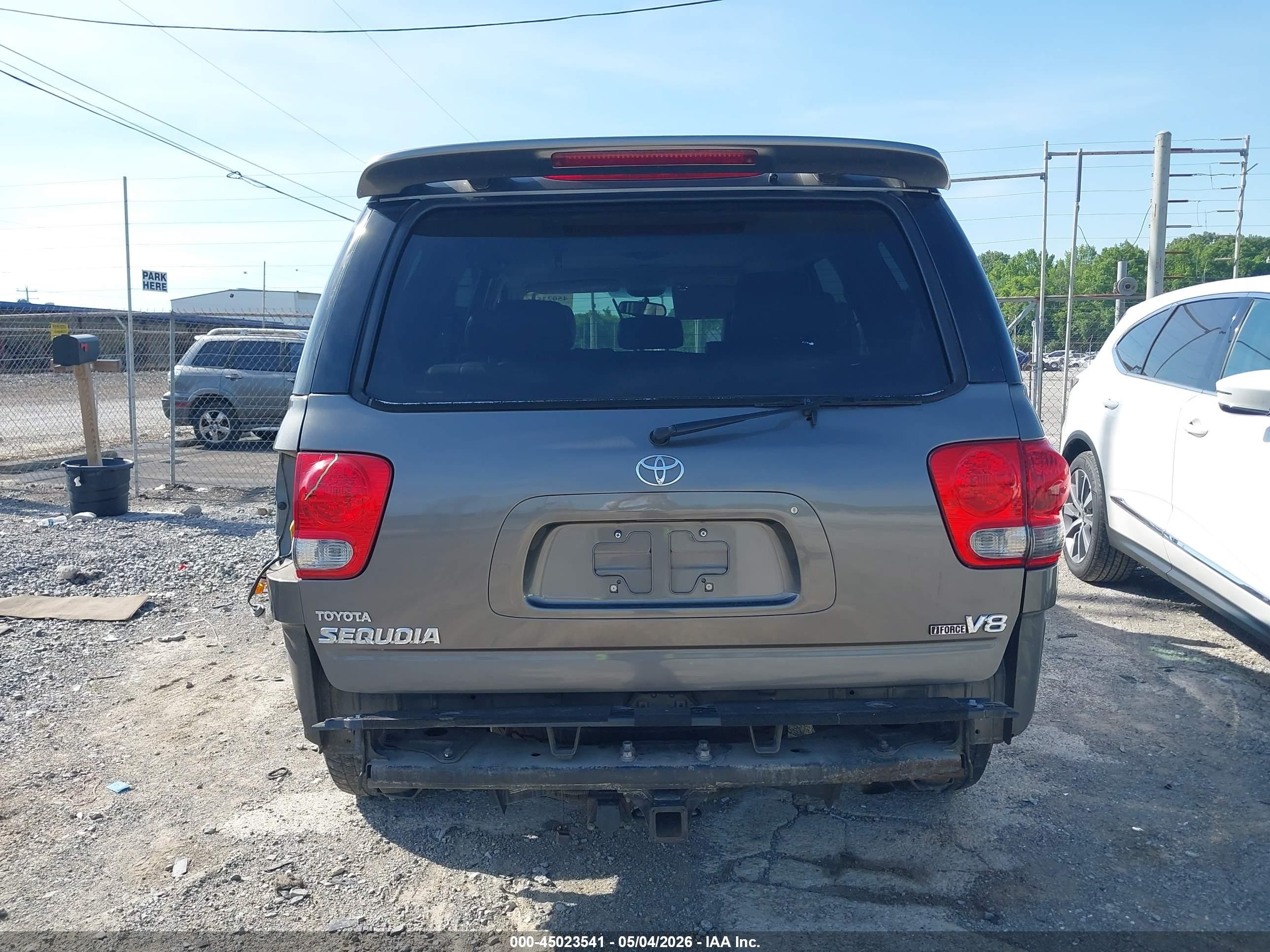 2005 Toyota Sequoia Limited V8 Серый vin: 5TDZT38AX5S259063