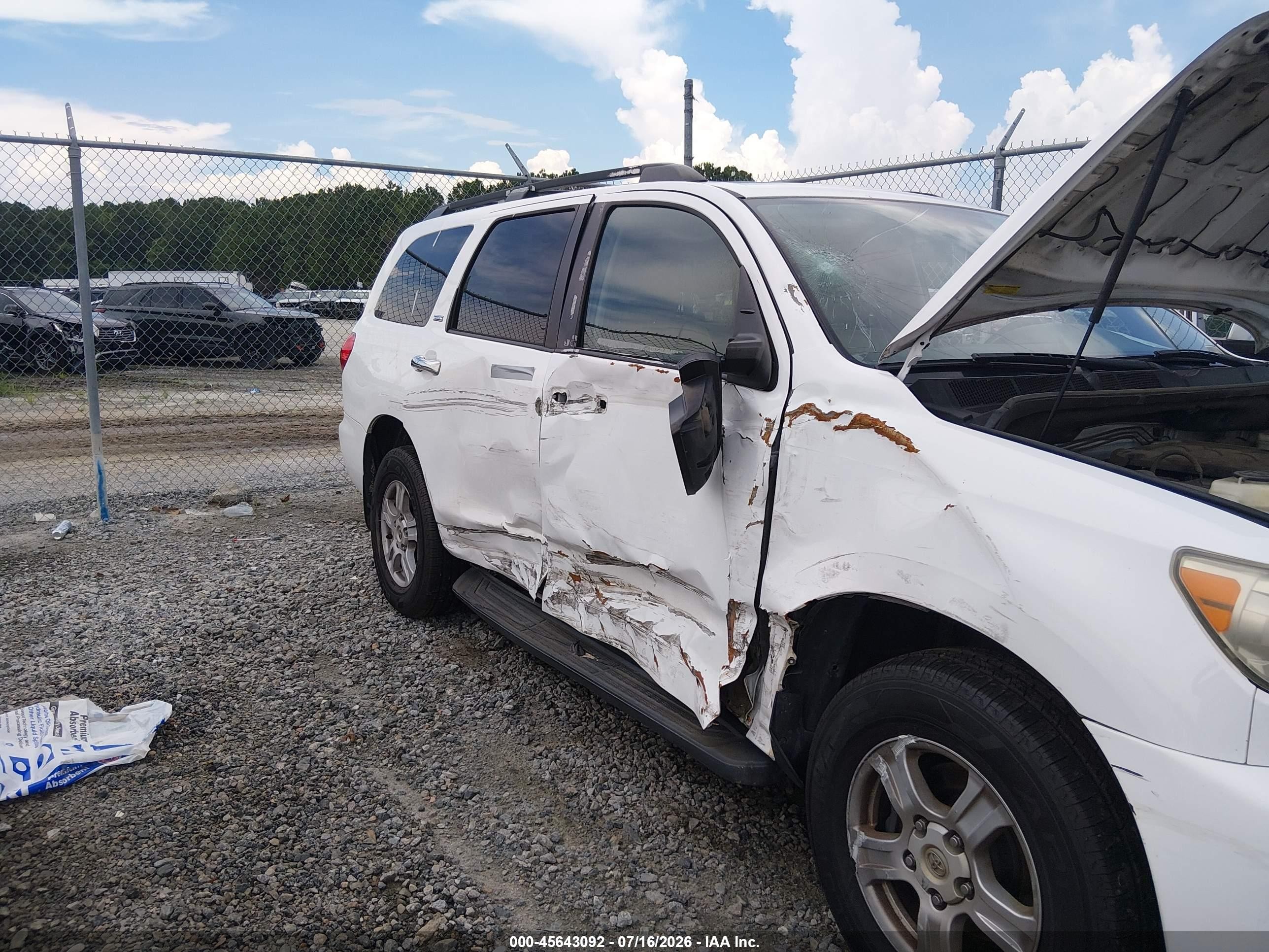2014 Toyota Sequoia Sr5 5.7l V8 White vin: 5TDZY5G13ES054389