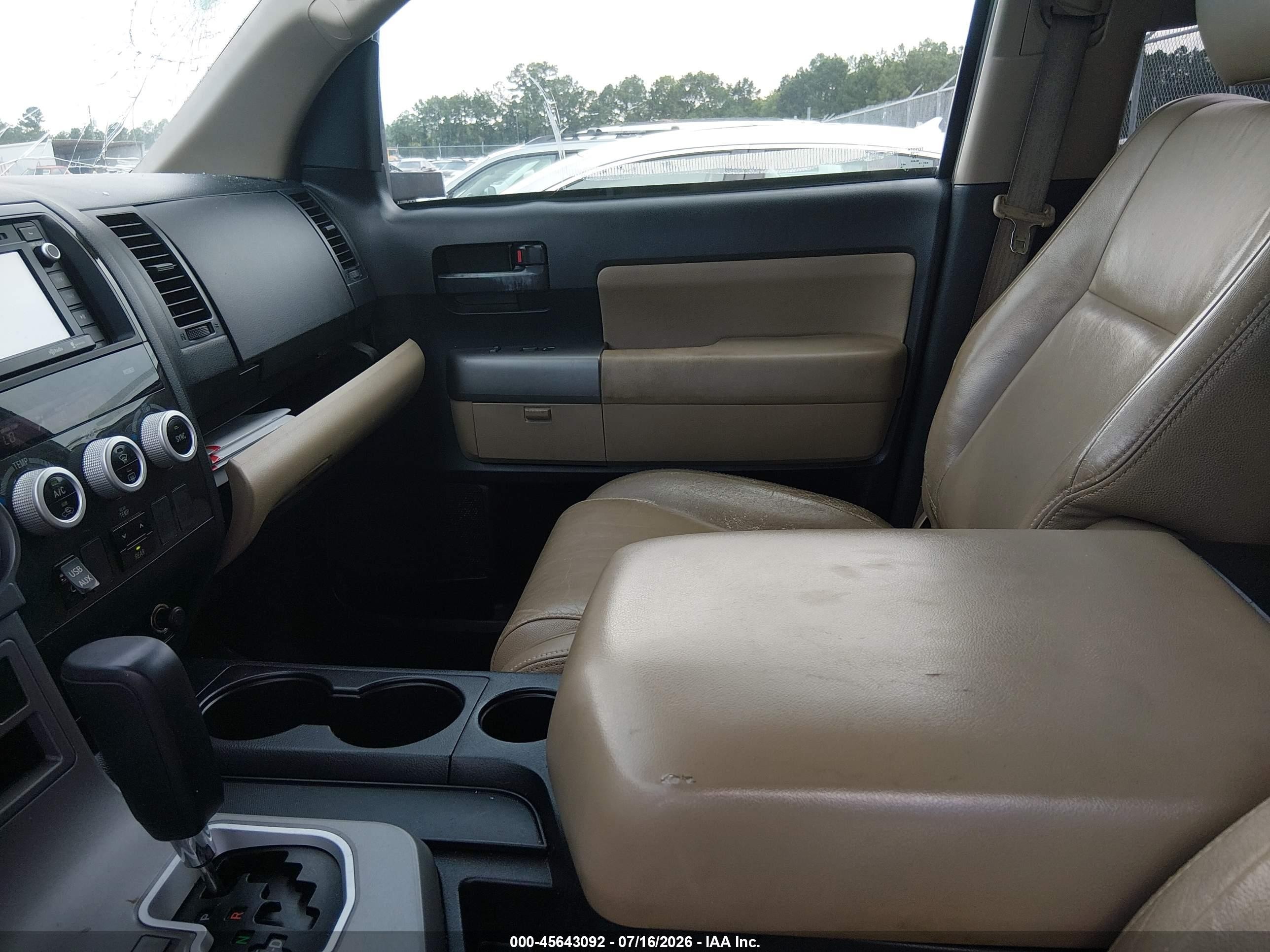 2014 Toyota Sequoia Sr5 5.7l V8 White vin: 5TDZY5G13ES054389
