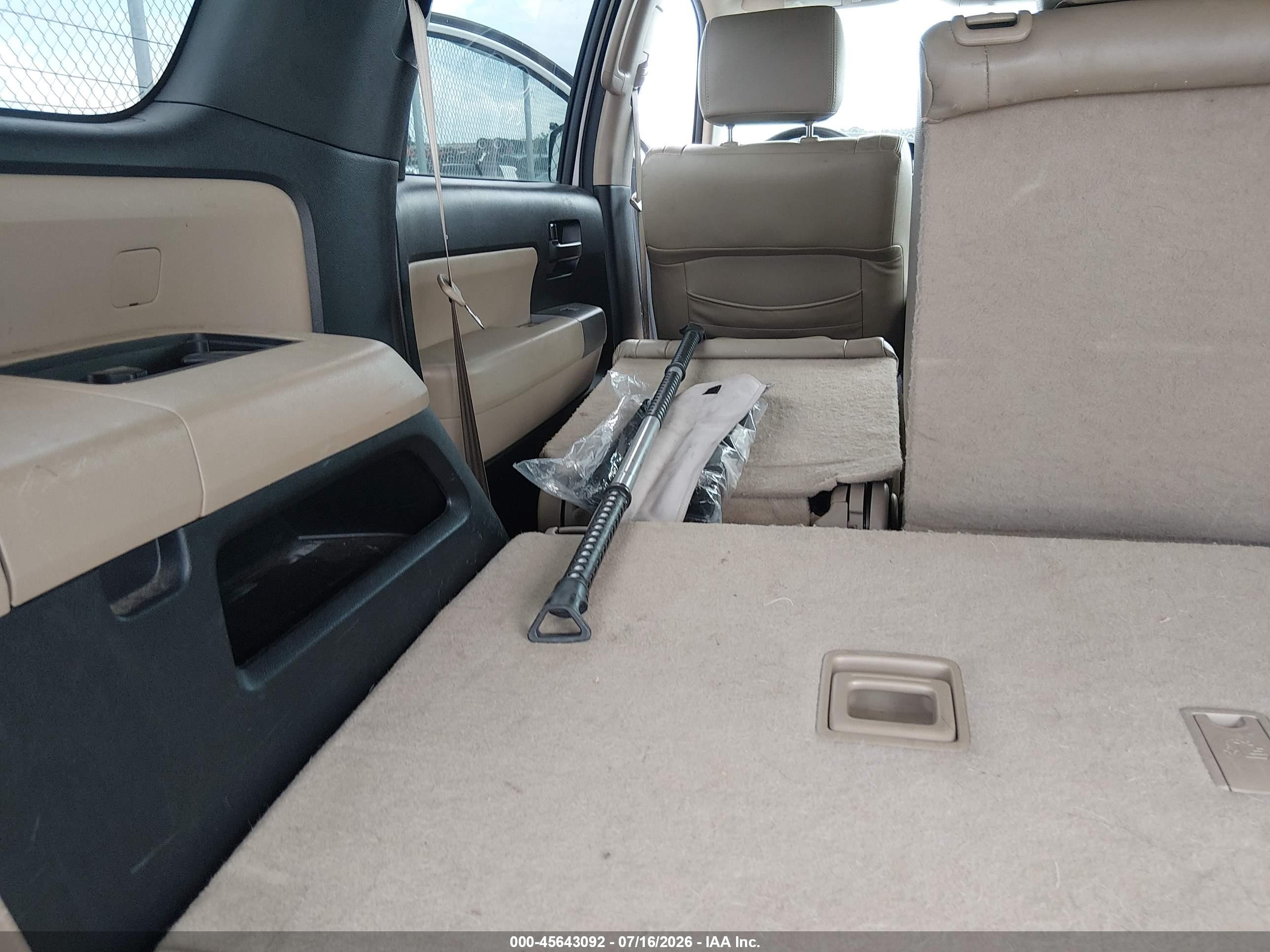 2014 Toyota Sequoia Sr5 5.7l V8 White vin: 5TDZY5G13ES054389