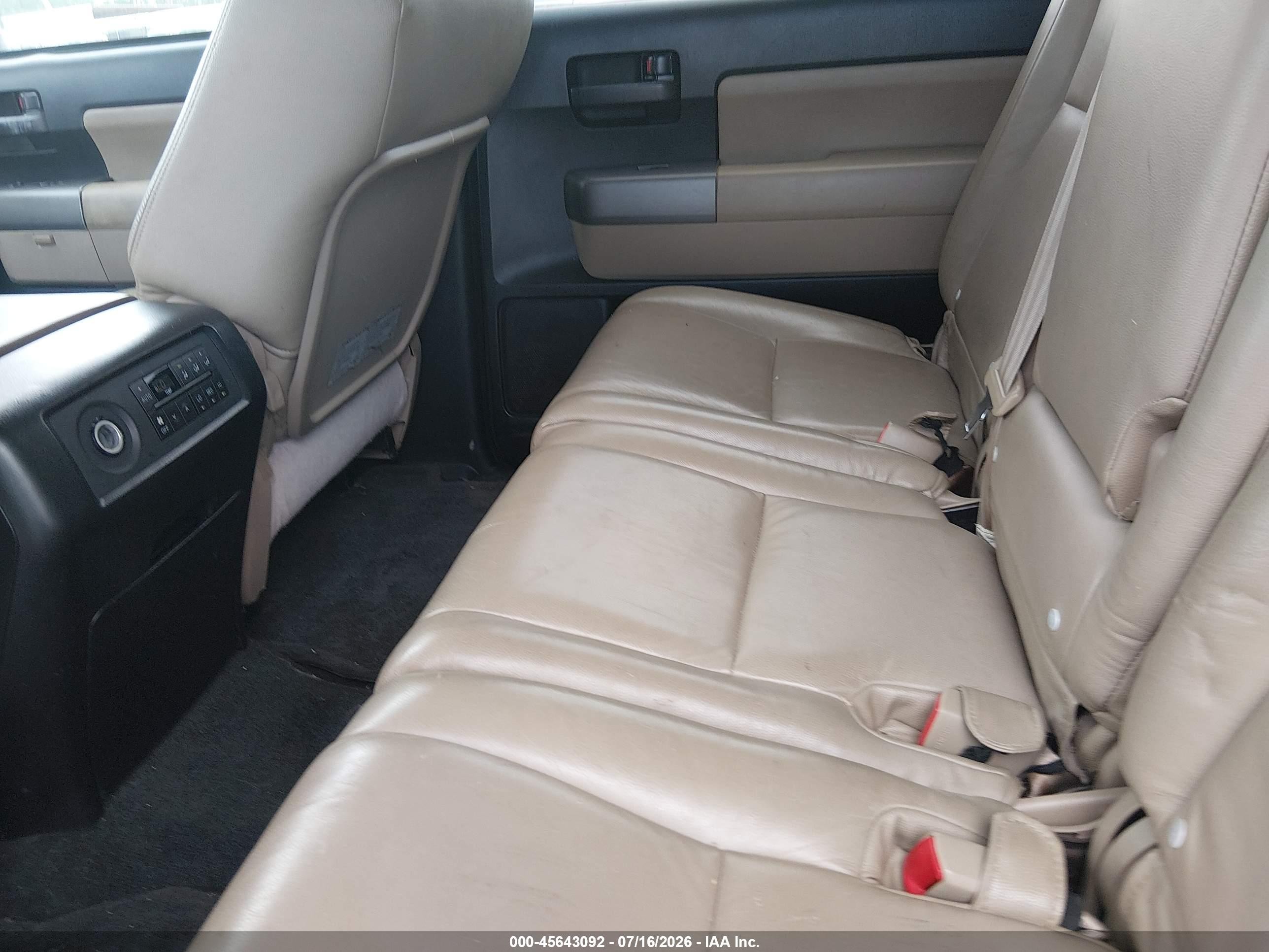 2014 Toyota Sequoia Sr5 5.7l V8 White vin: 5TDZY5G13ES054389