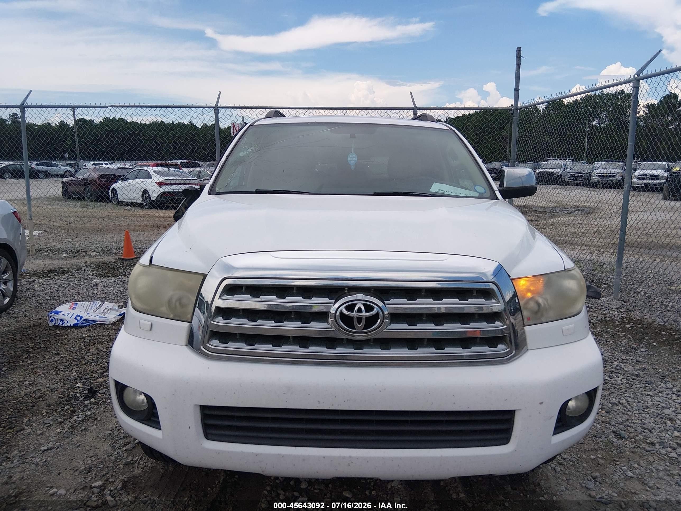 2014 Toyota Sequoia Sr5 5.7l V8 White vin: 5TDZY5G13ES054389