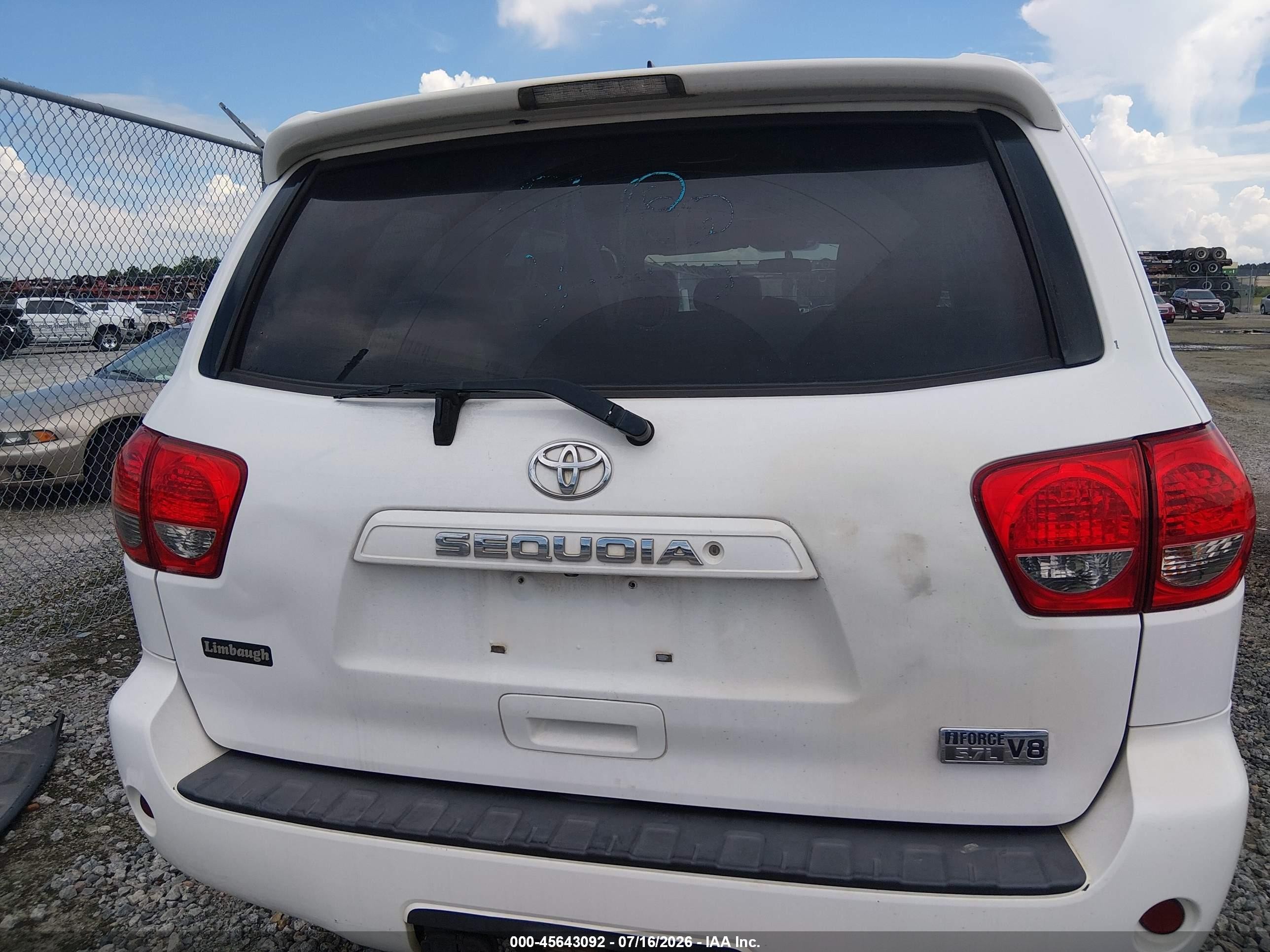 2014 Toyota Sequoia Sr5 5.7l V8 White vin: 5TDZY5G13ES054389