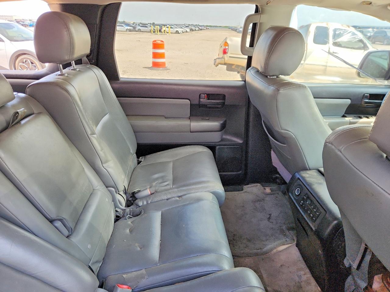 2011 Toyota Sequoia Sr5 Black vin: 5TDZY5G14BS035331
