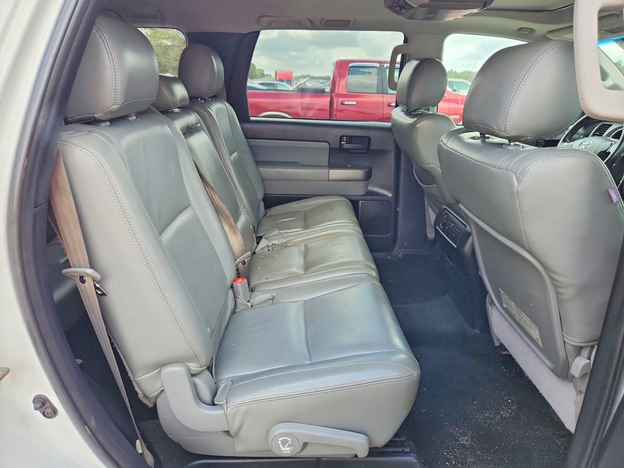 2013 Toyota Sequoia Sr5 White vin: 5TDZY5G14DS046428