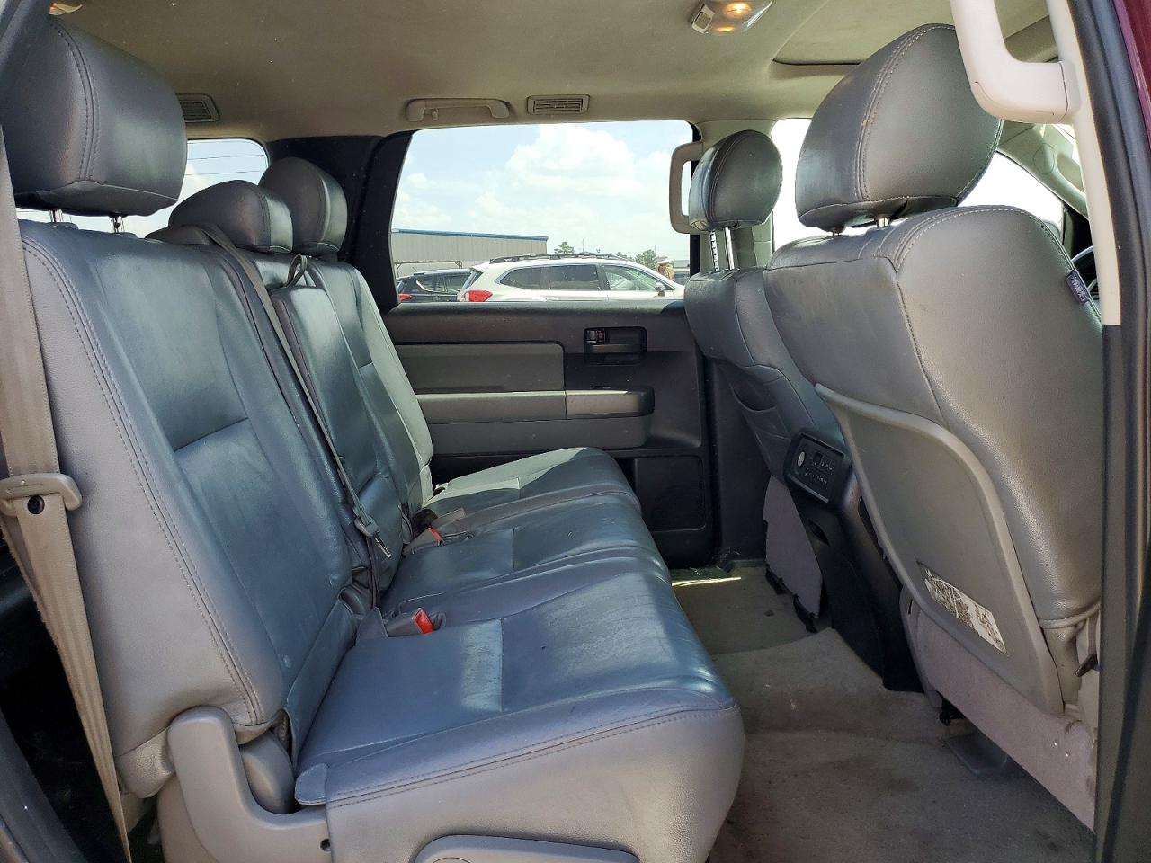 2011 Toyota Sequoia Sr5 Maroon vin: 5TDZY5G16BS032172