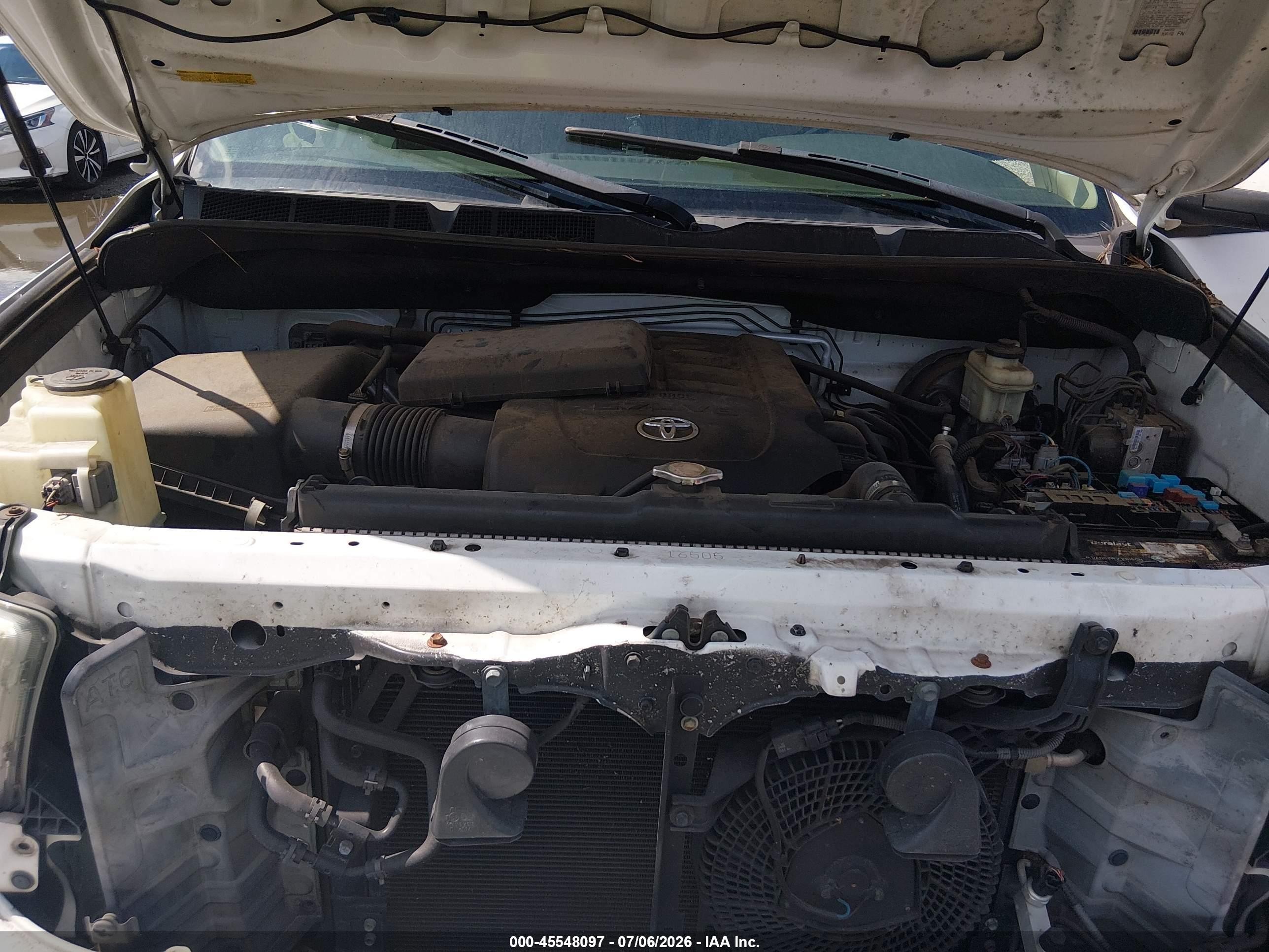2011 Toyota Sequoia Sr5 5.7l V8 Белый vin: 5TDZY5G17BS031127