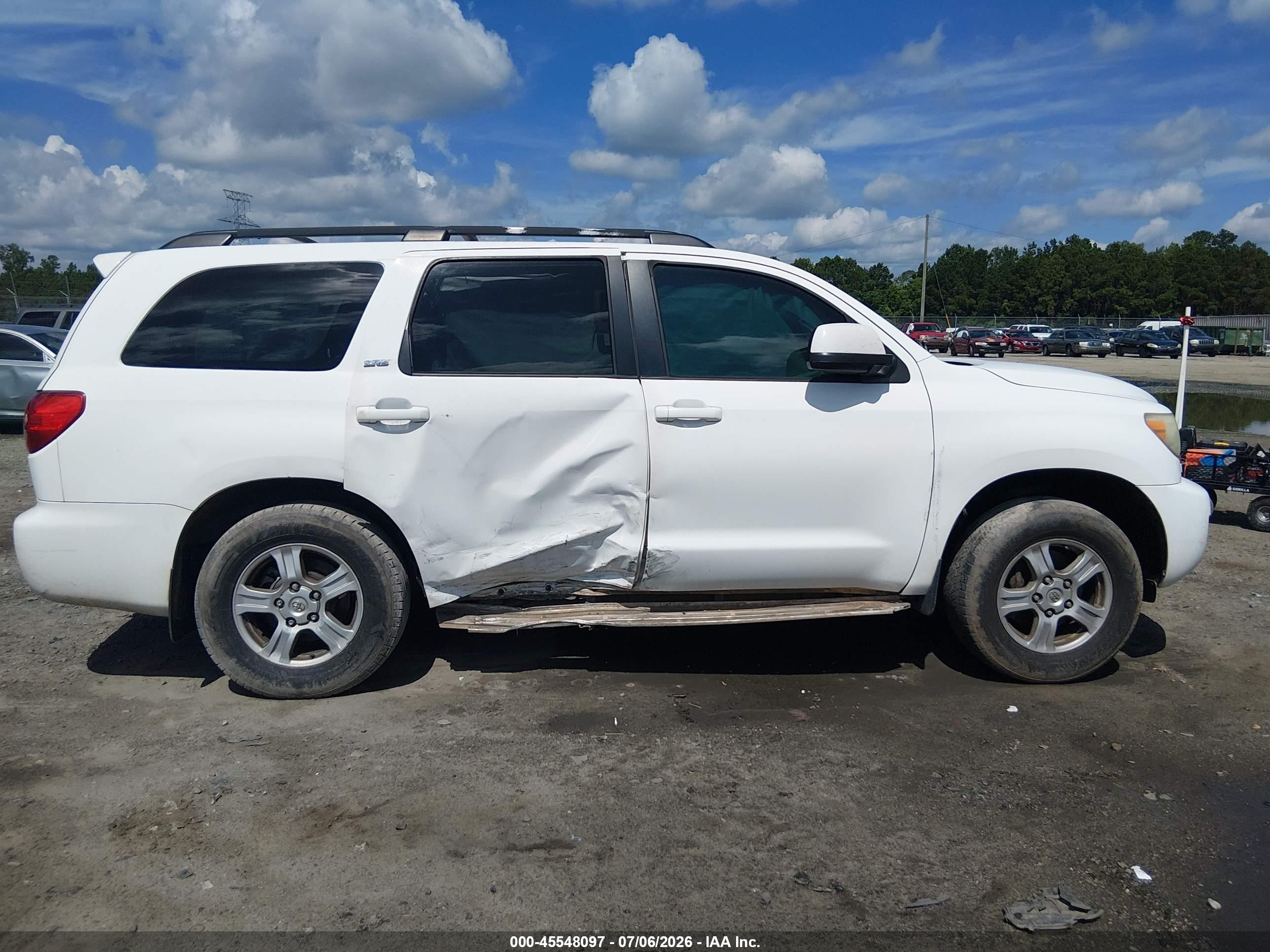 2011 Toyota Sequoia Sr5 5.7l V8 Белый vin: 5TDZY5G17BS031127