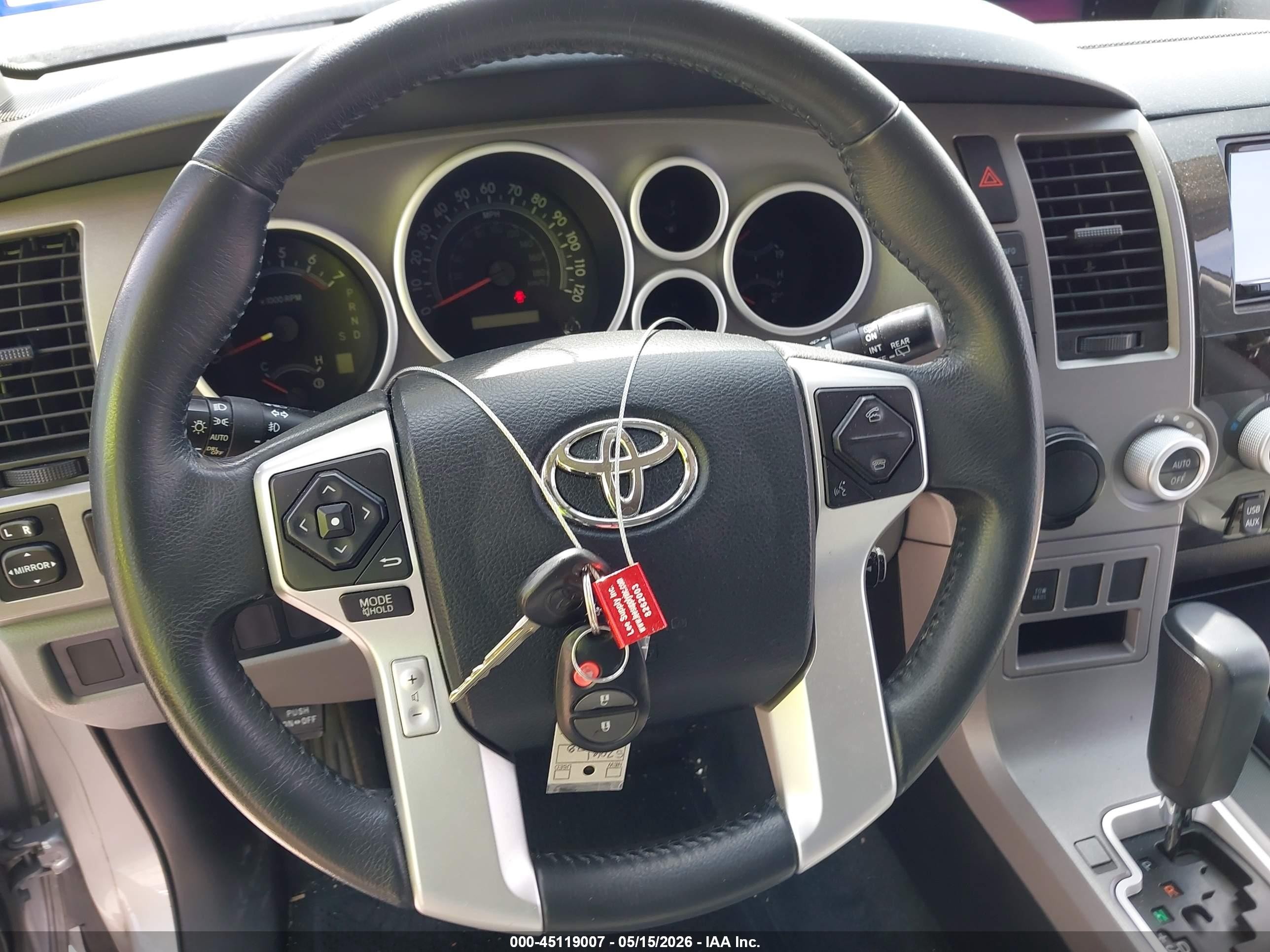 2014 Toyota Sequoia Sr5 5.7l V8 Silver vin: 5TDZY5G17ES051141