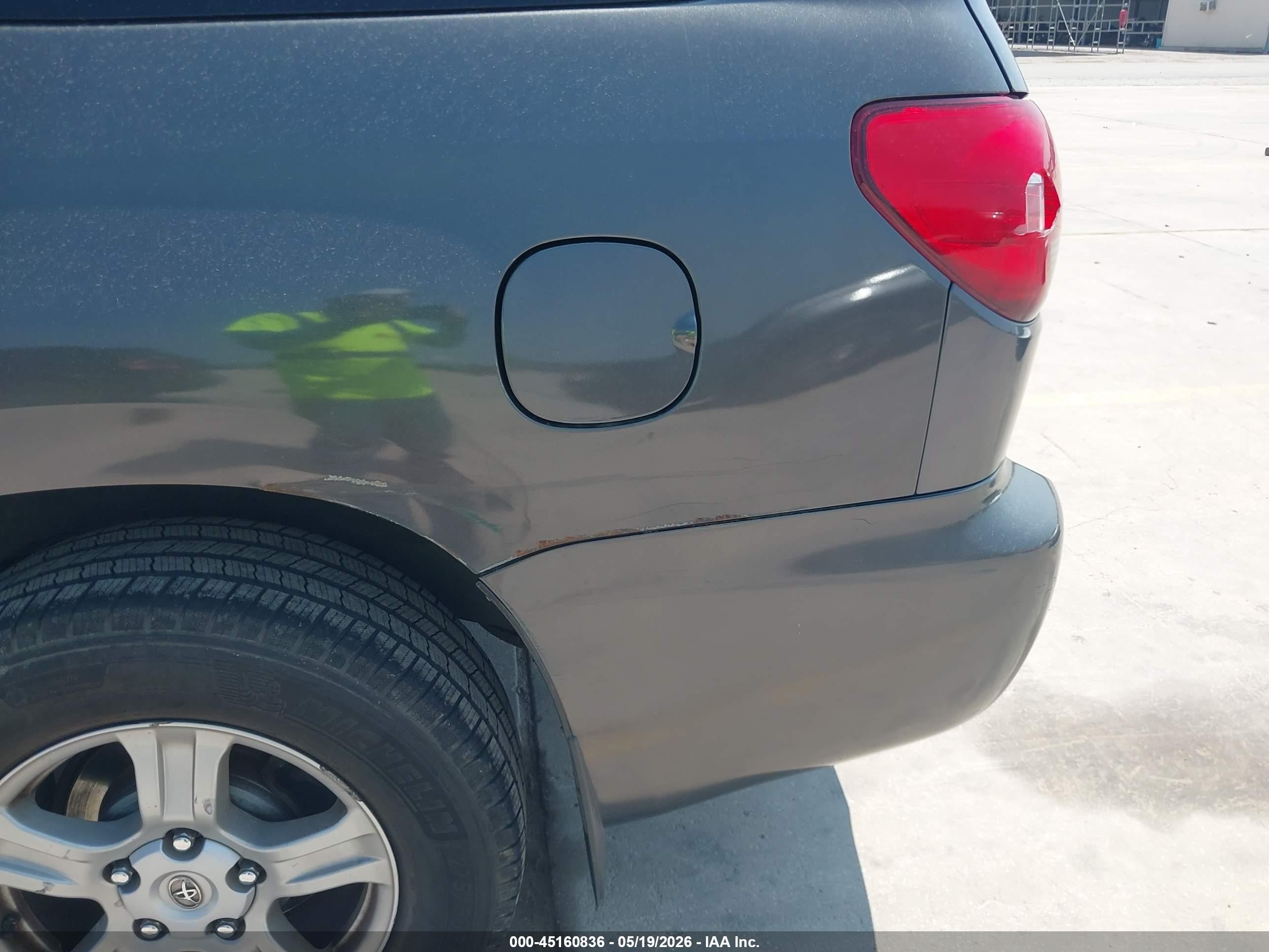 2015 Toyota Sequoia Sr5 5.7l V8 Gray vin: 5TDZY5G17FS059550