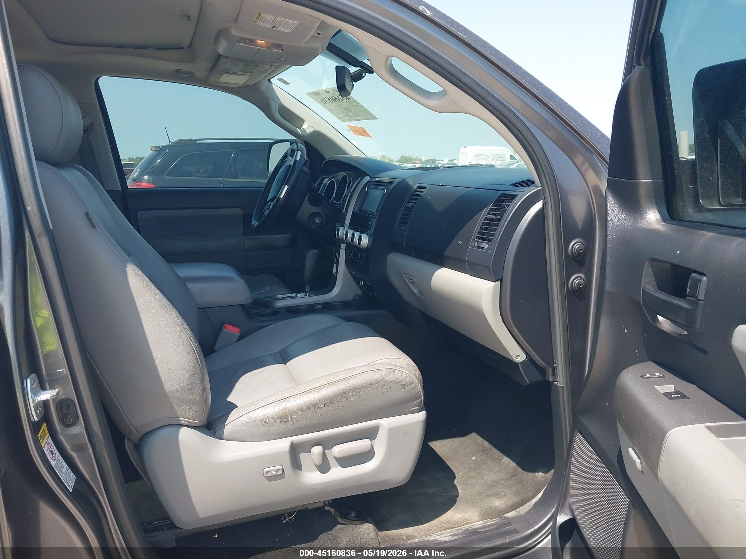 2015 Toyota Sequoia Sr5 5.7l V8 Gray vin: 5TDZY5G17FS059550